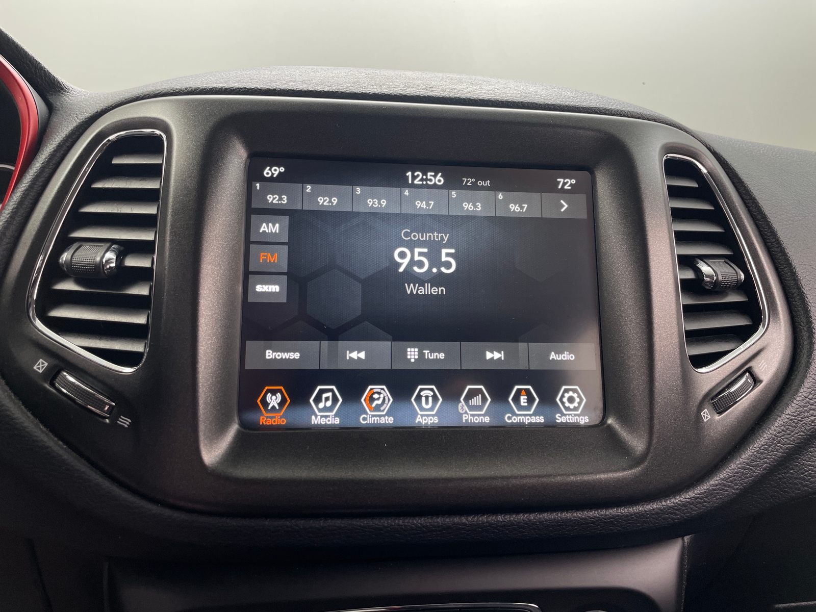Thumbnail: 2018 Jeep Compass - 3