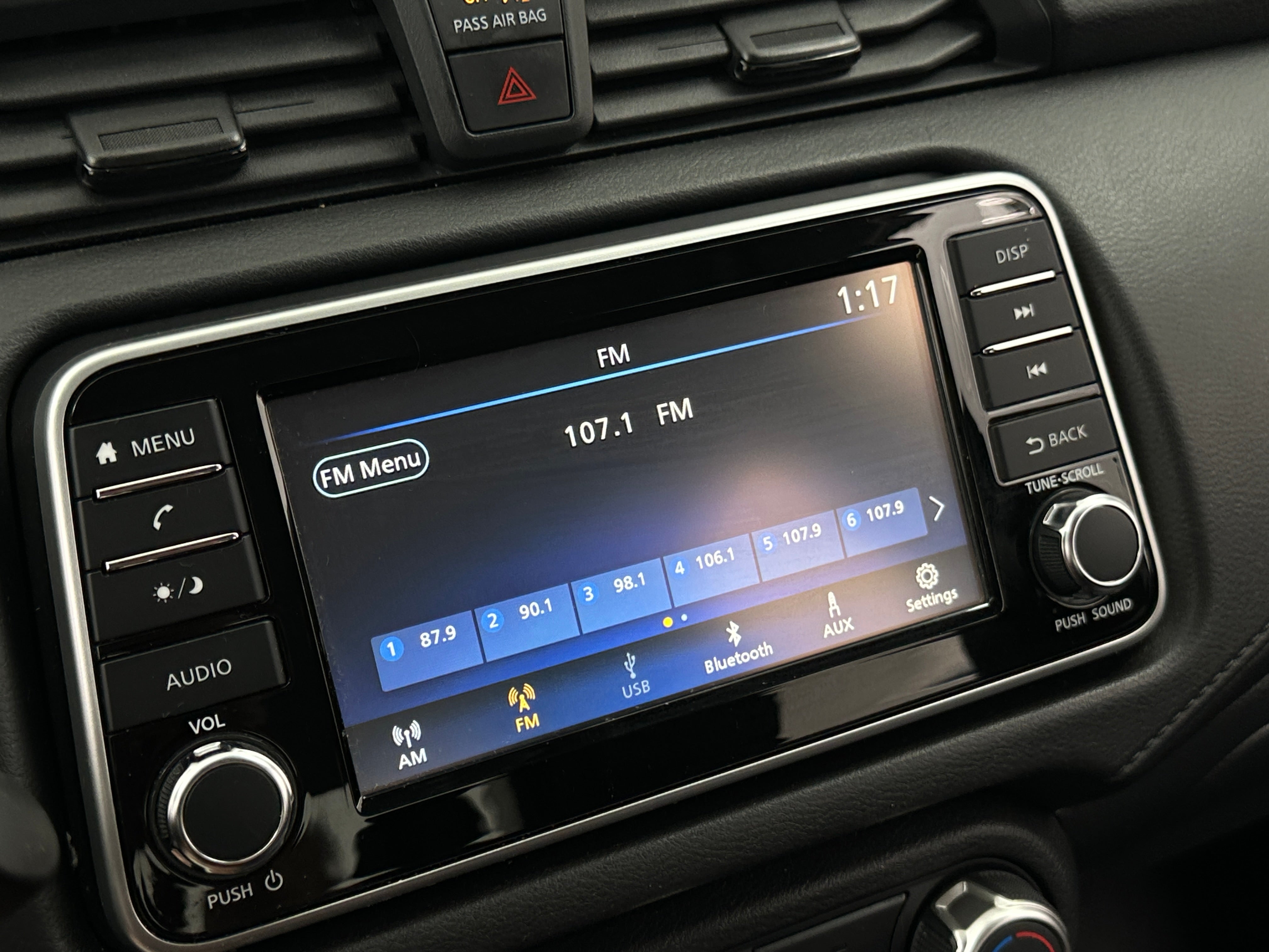 2023 Nissan Versa S 4