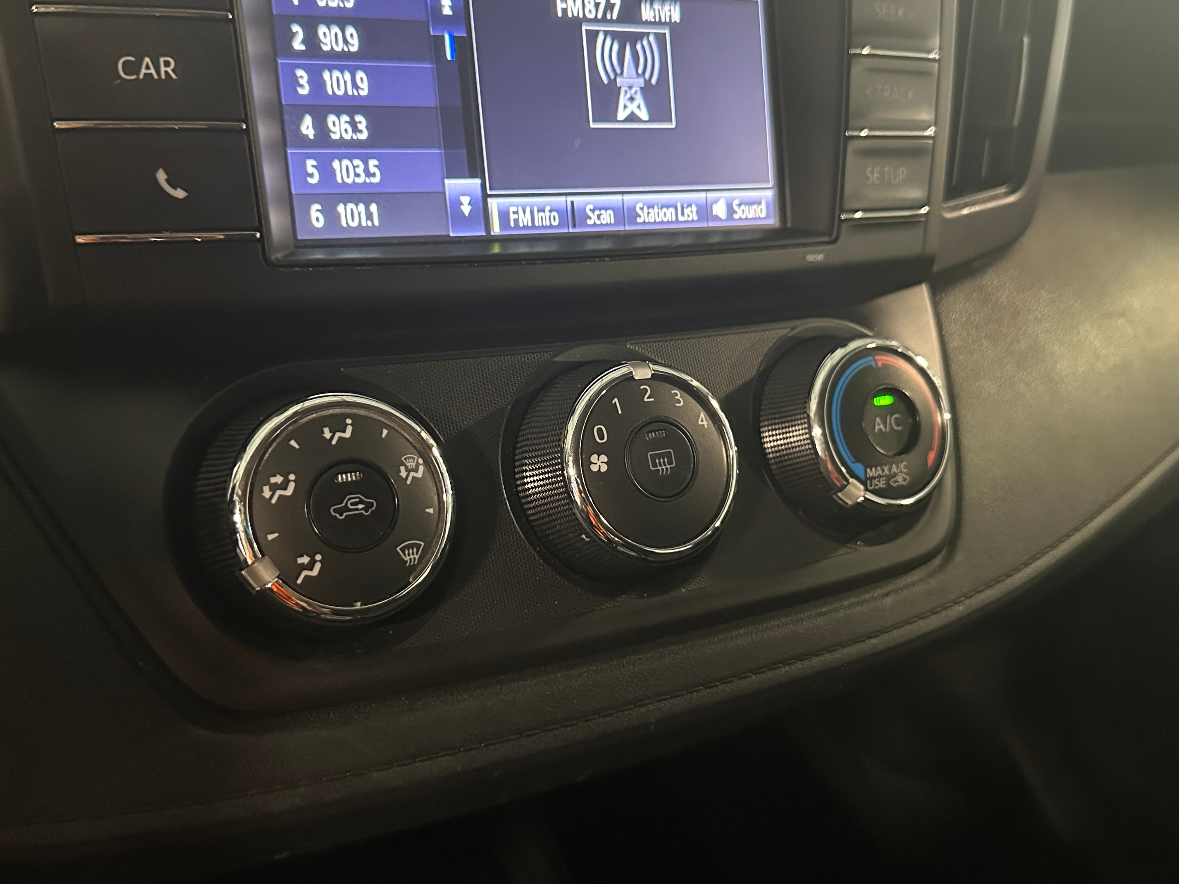 2016 Toyota RAV4 LE 4