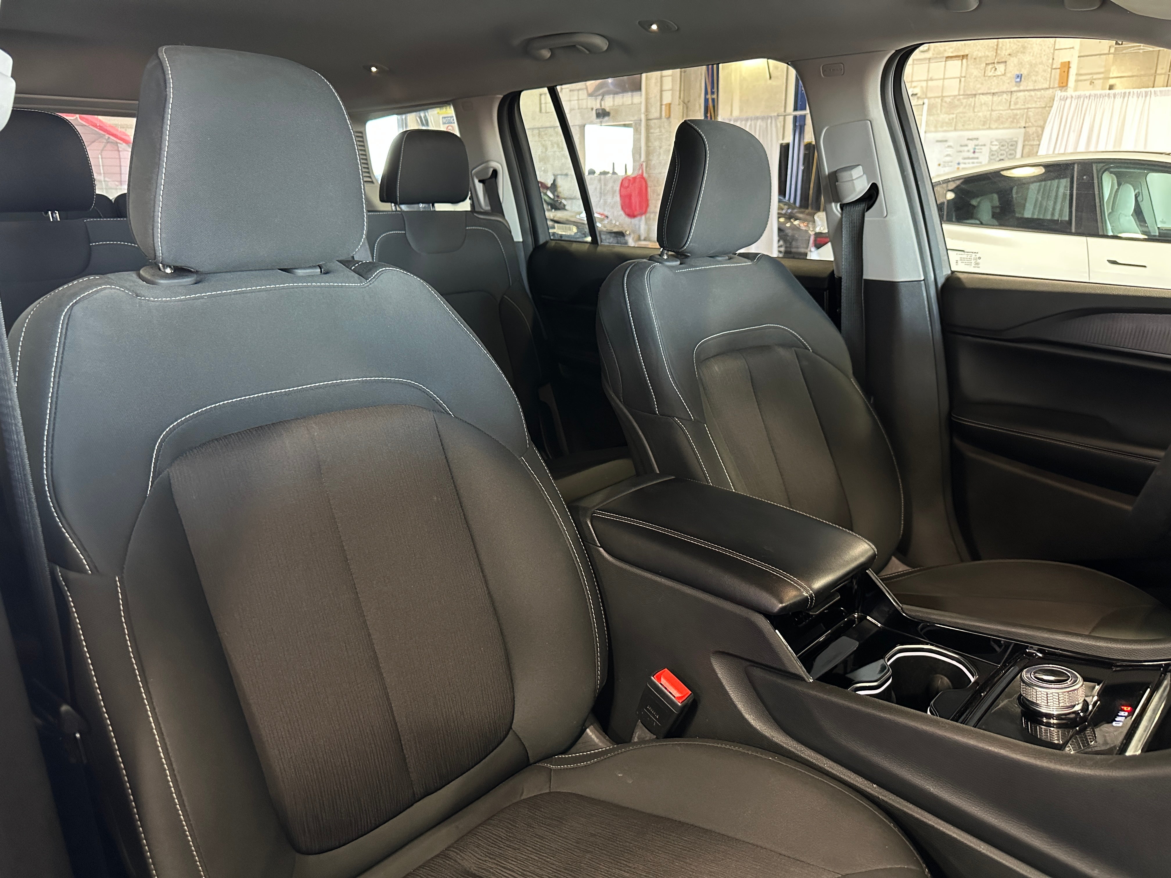 2023 Jeep Grand Cherokee L Laredo 2