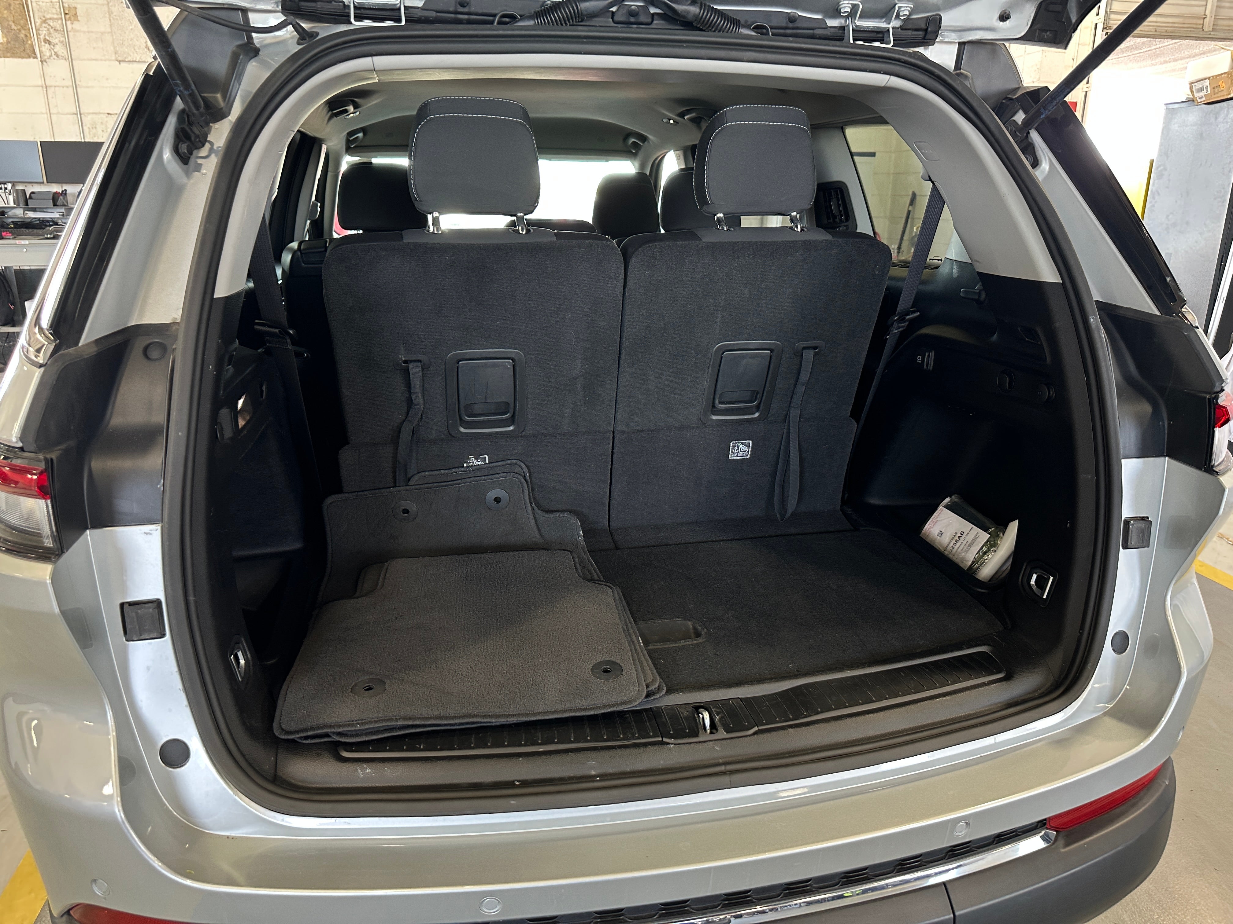 2023 Jeep Grand Cherokee L Laredo 7