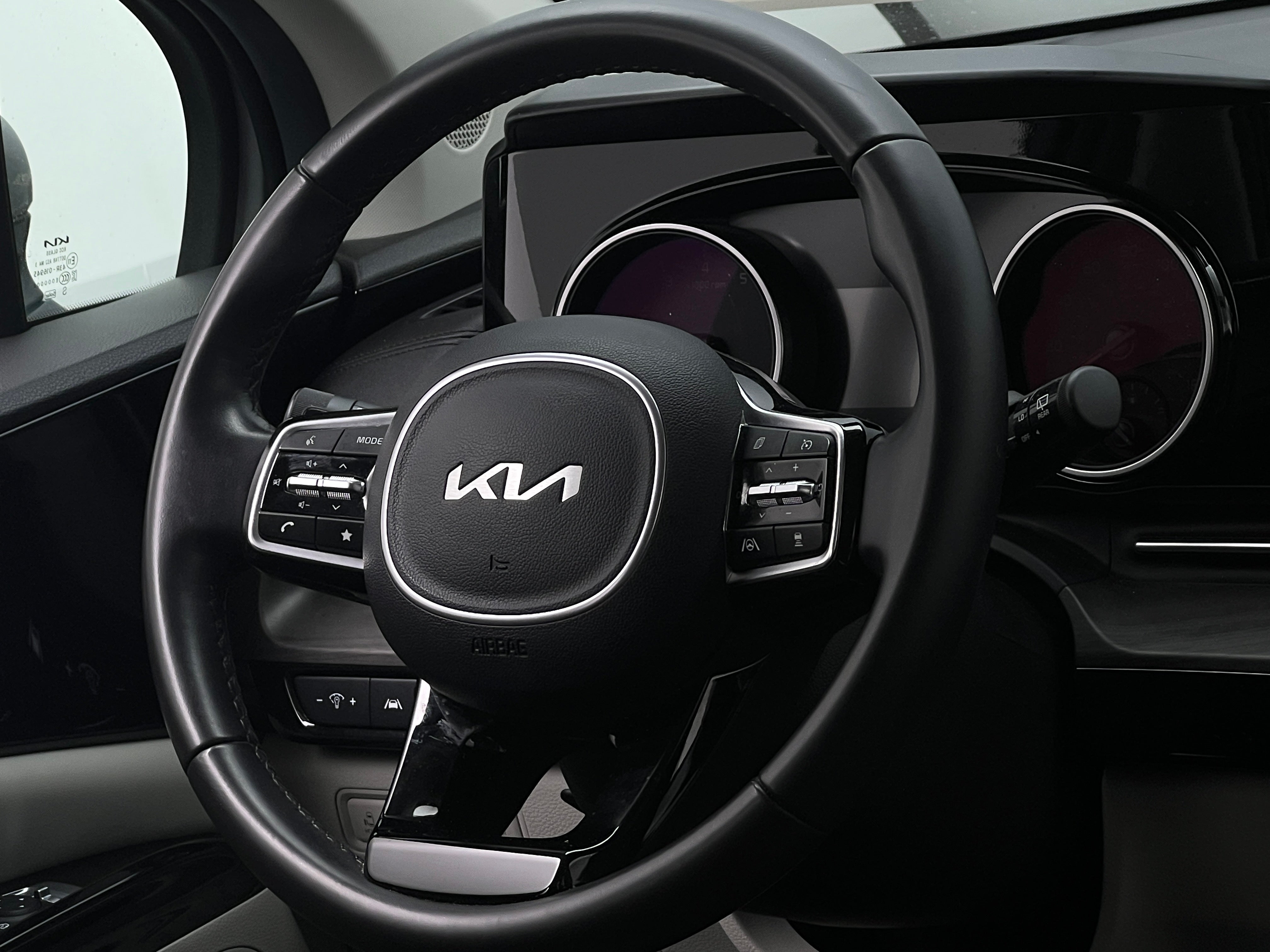 2024 Kia Carnival EX 4