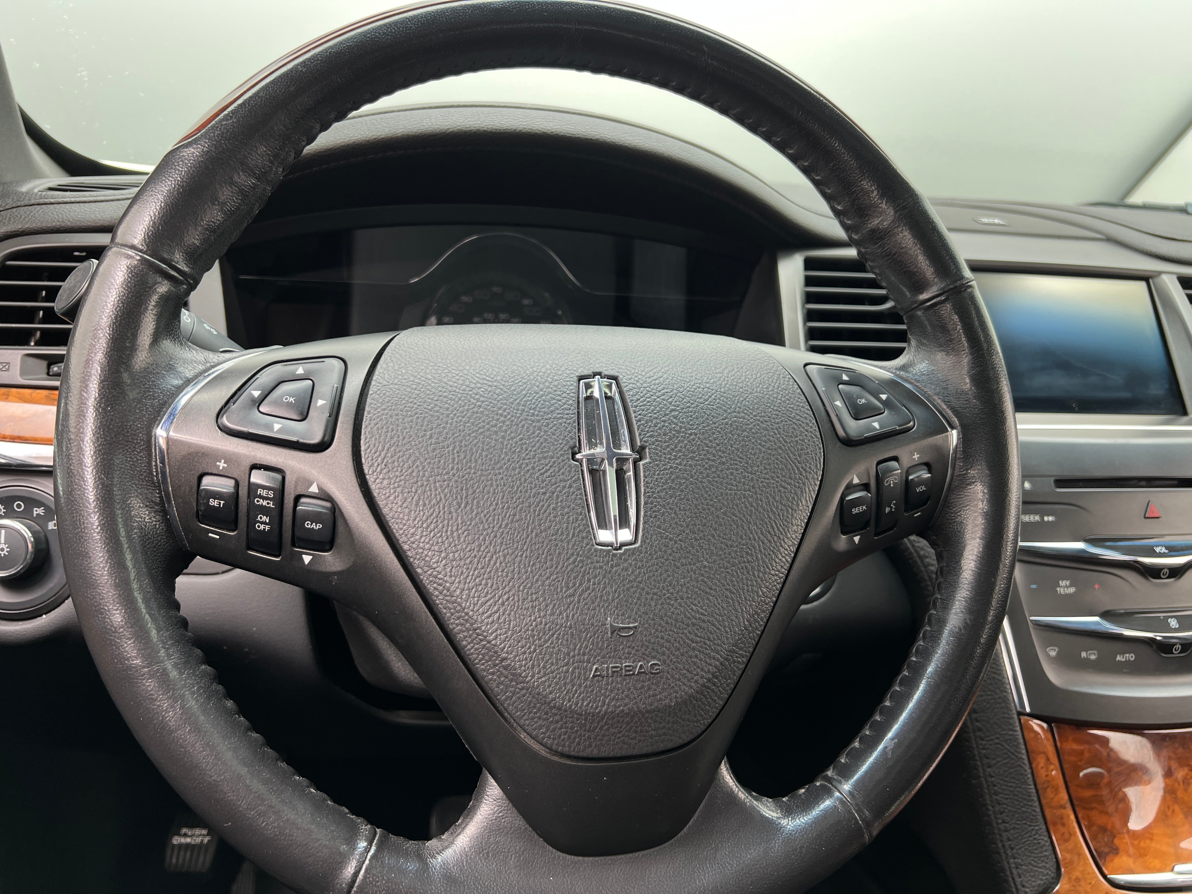 2013 Lincoln MKS  4