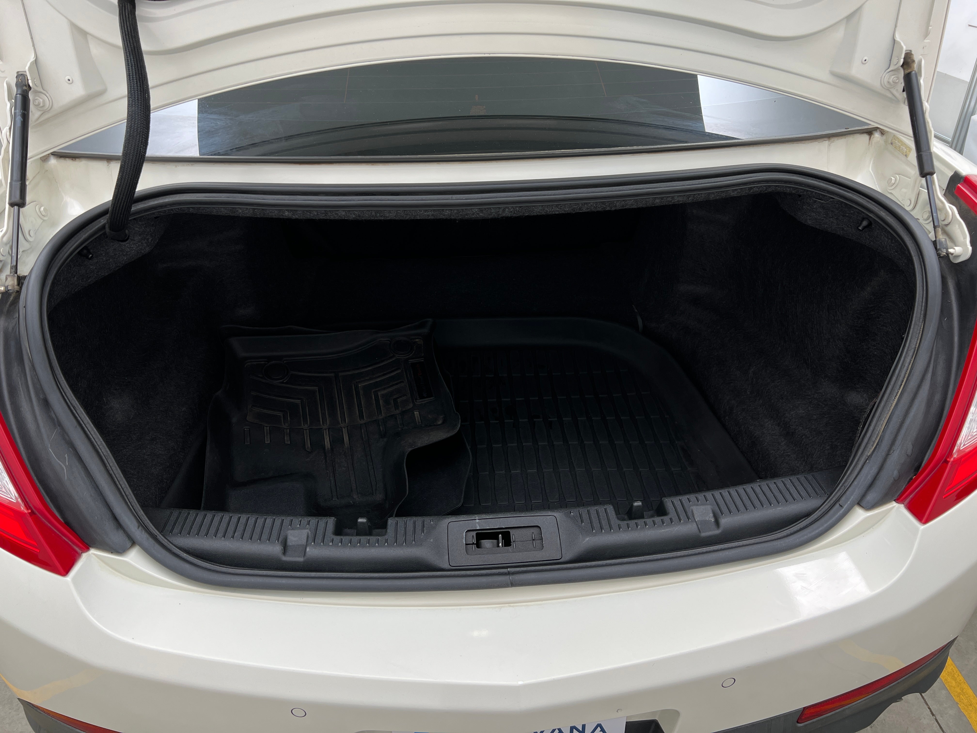 2013 Lincoln MKS  6