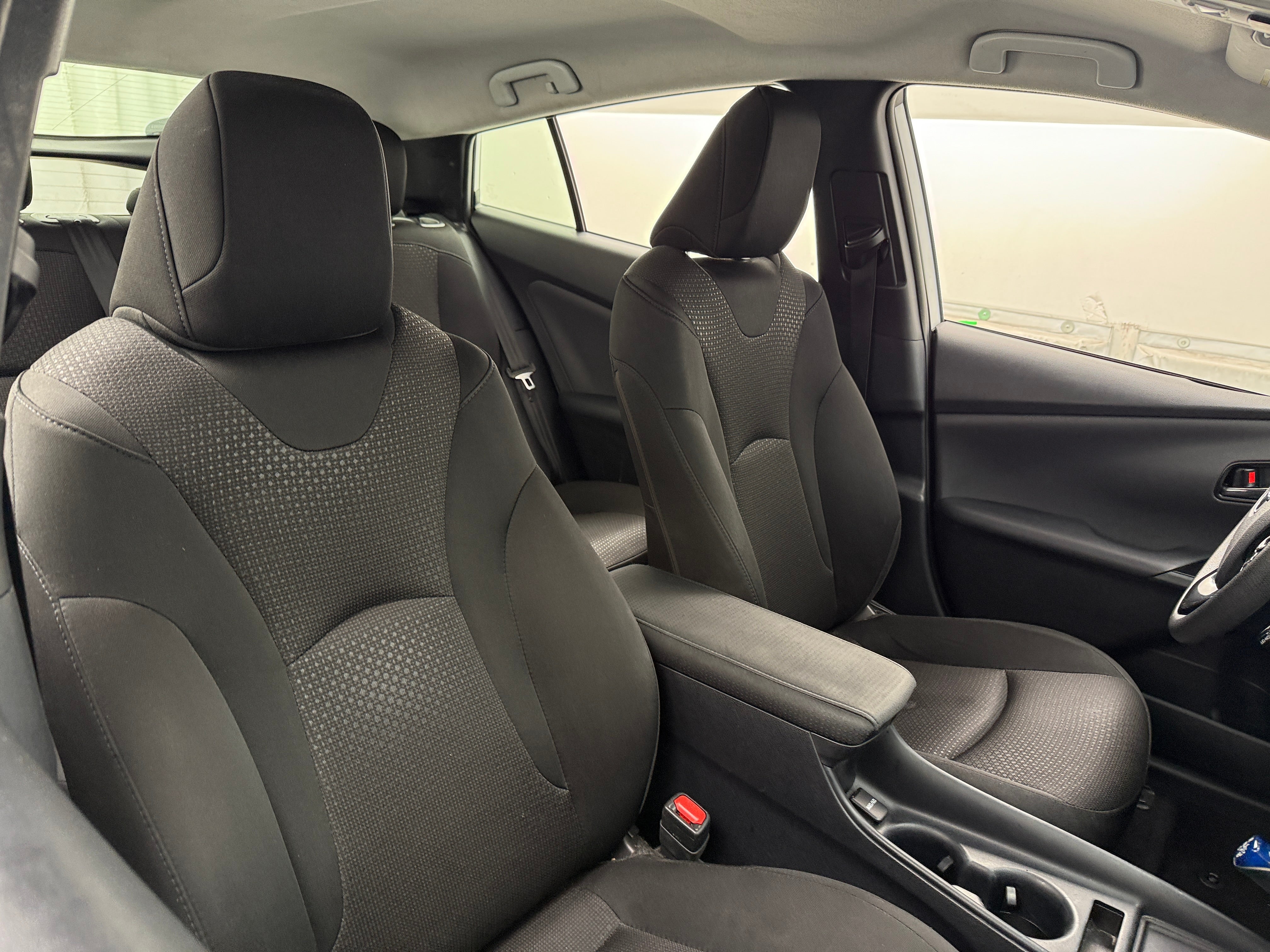 2022 Toyota Prius LE 2