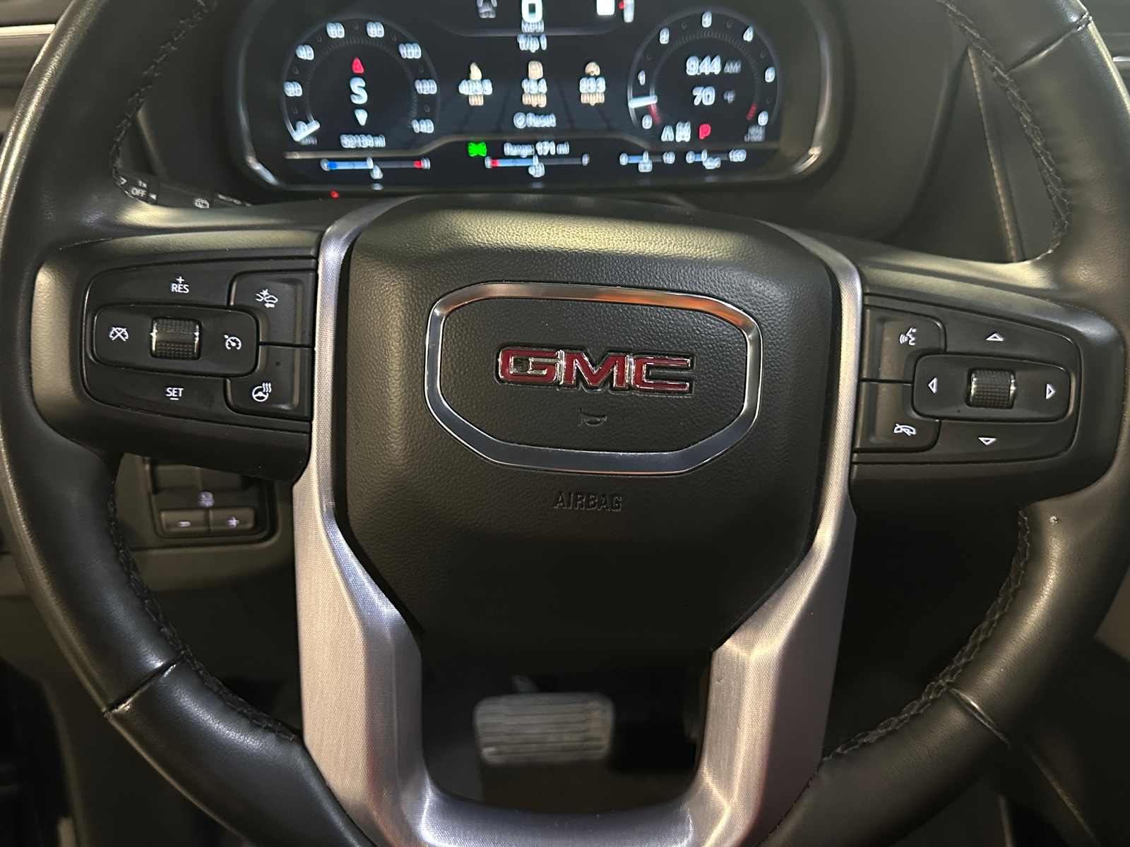 Thumbnail: 2023 GMC Yukon XL - 4