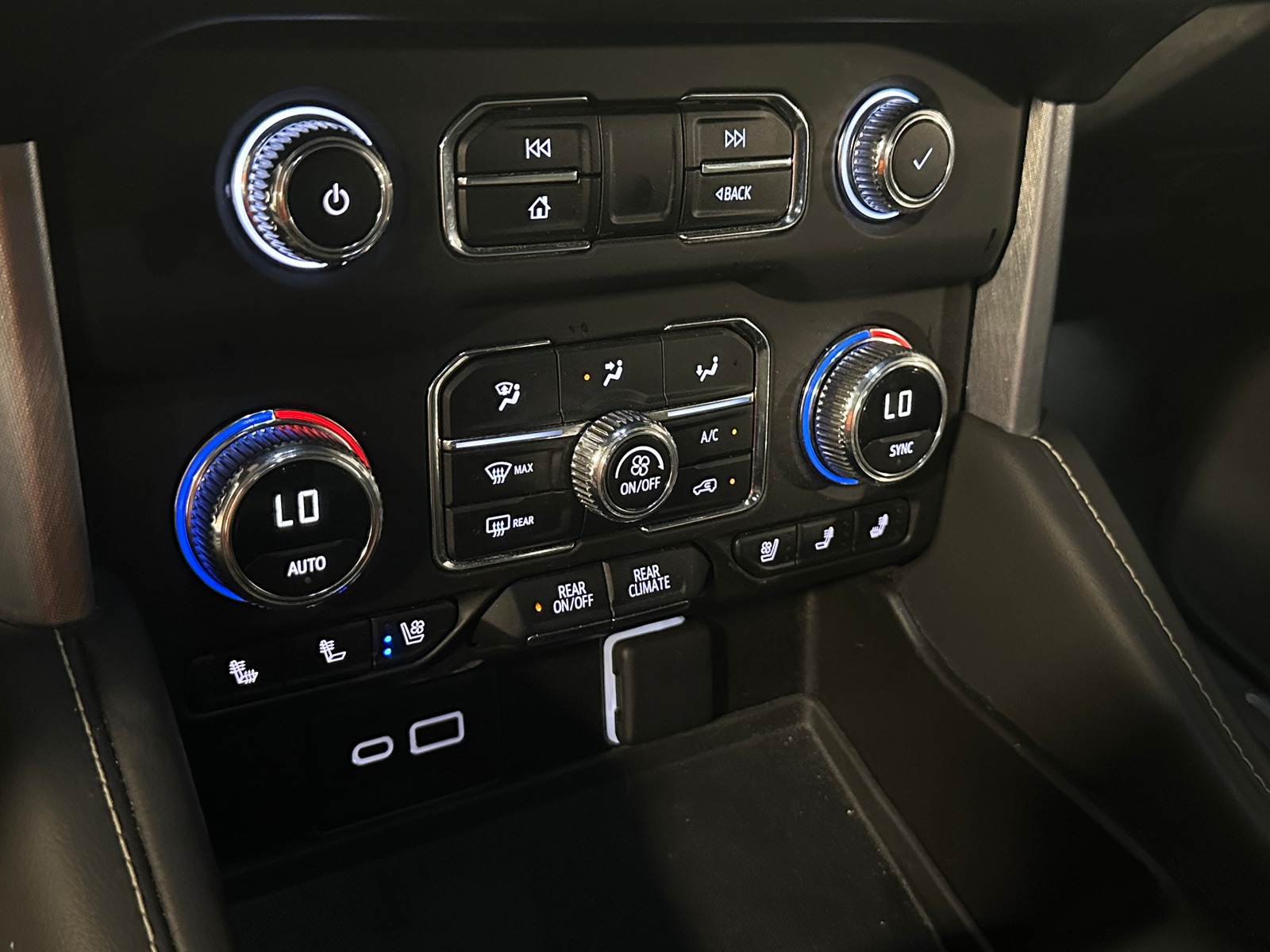 Thumbnail: 2023 GMC Yukon XL - 3