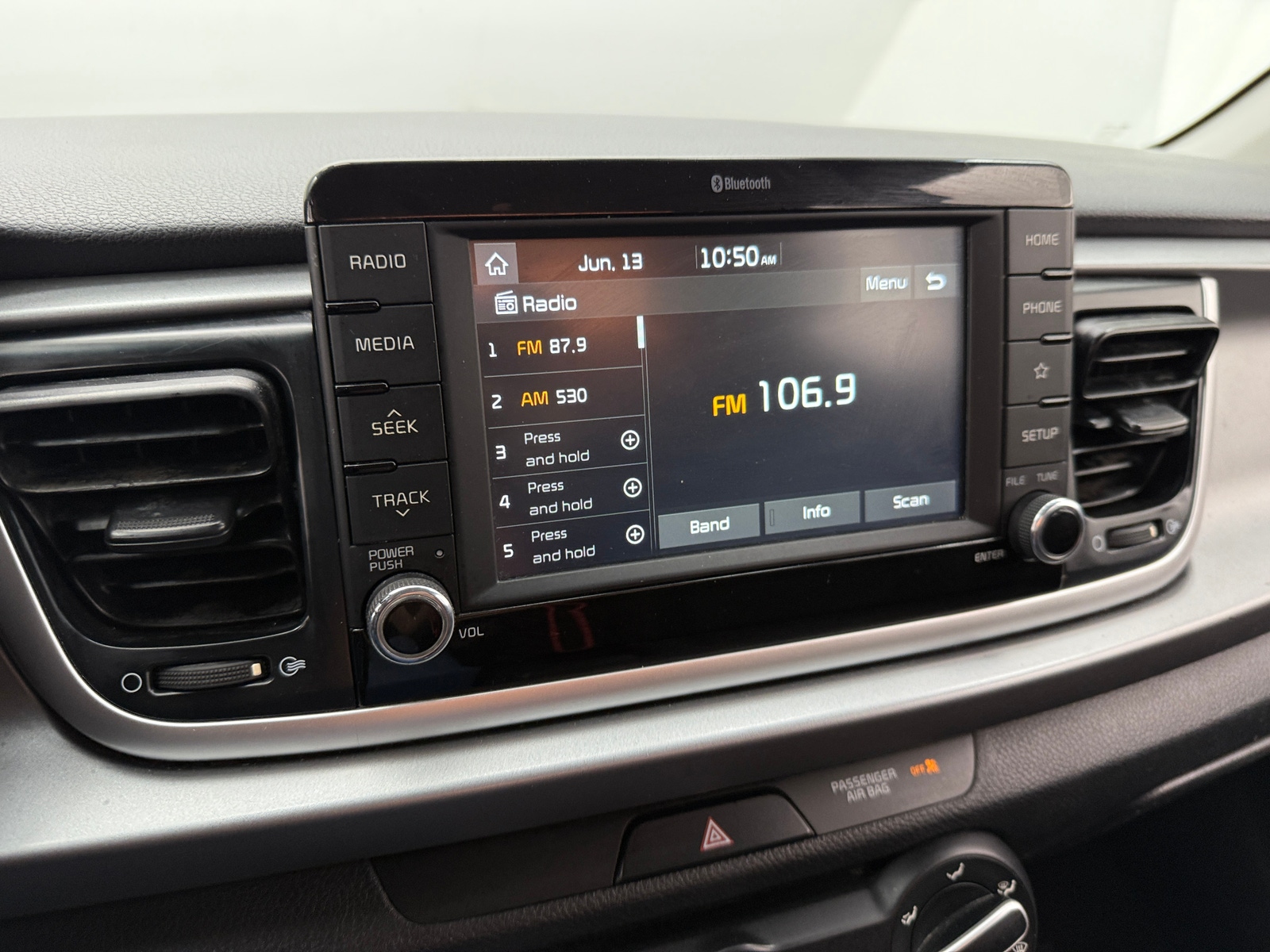 Thumbnail: 2020 Kia Rio - 4