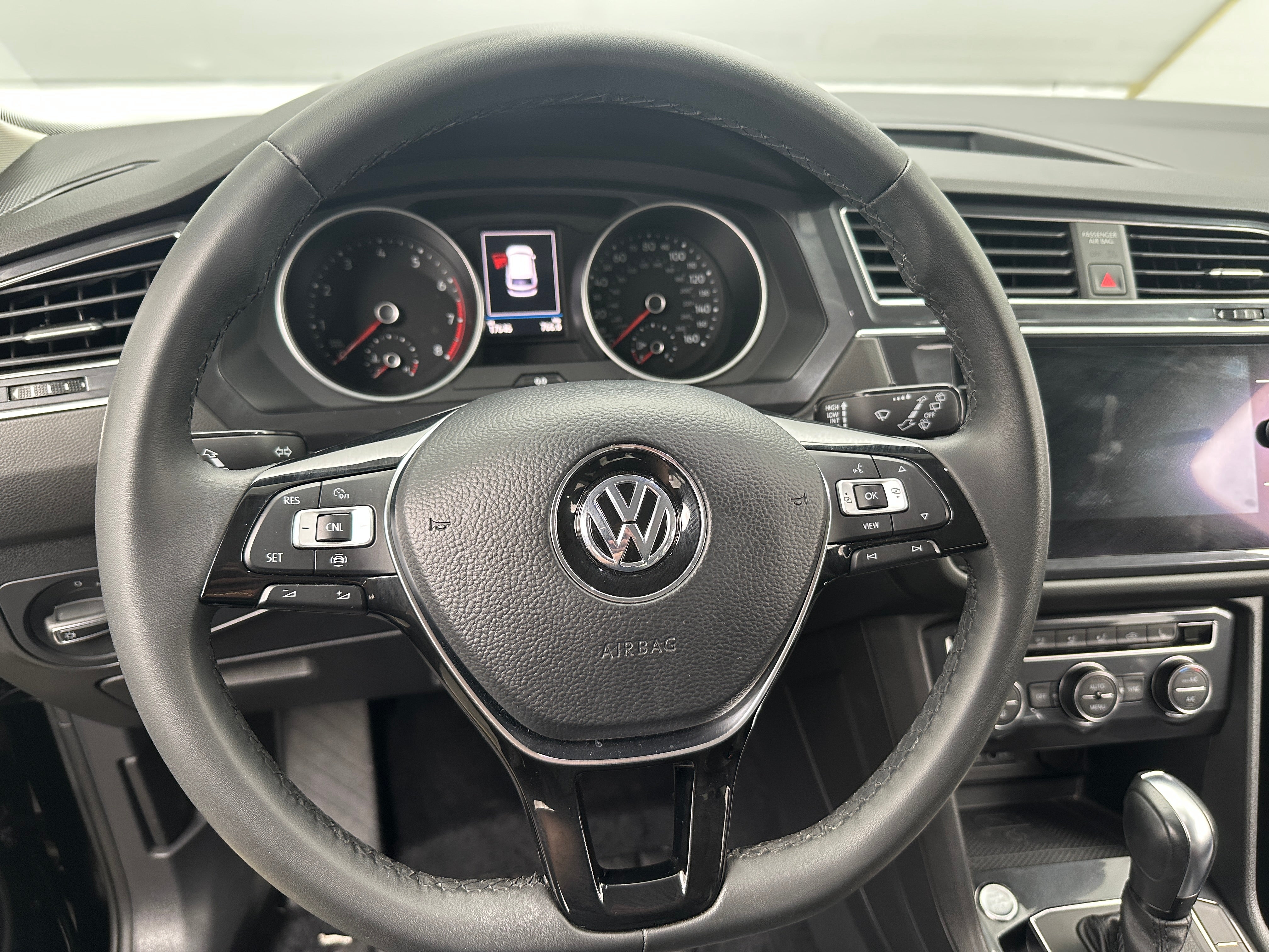 2020 Volkswagen Tiguan SE 4