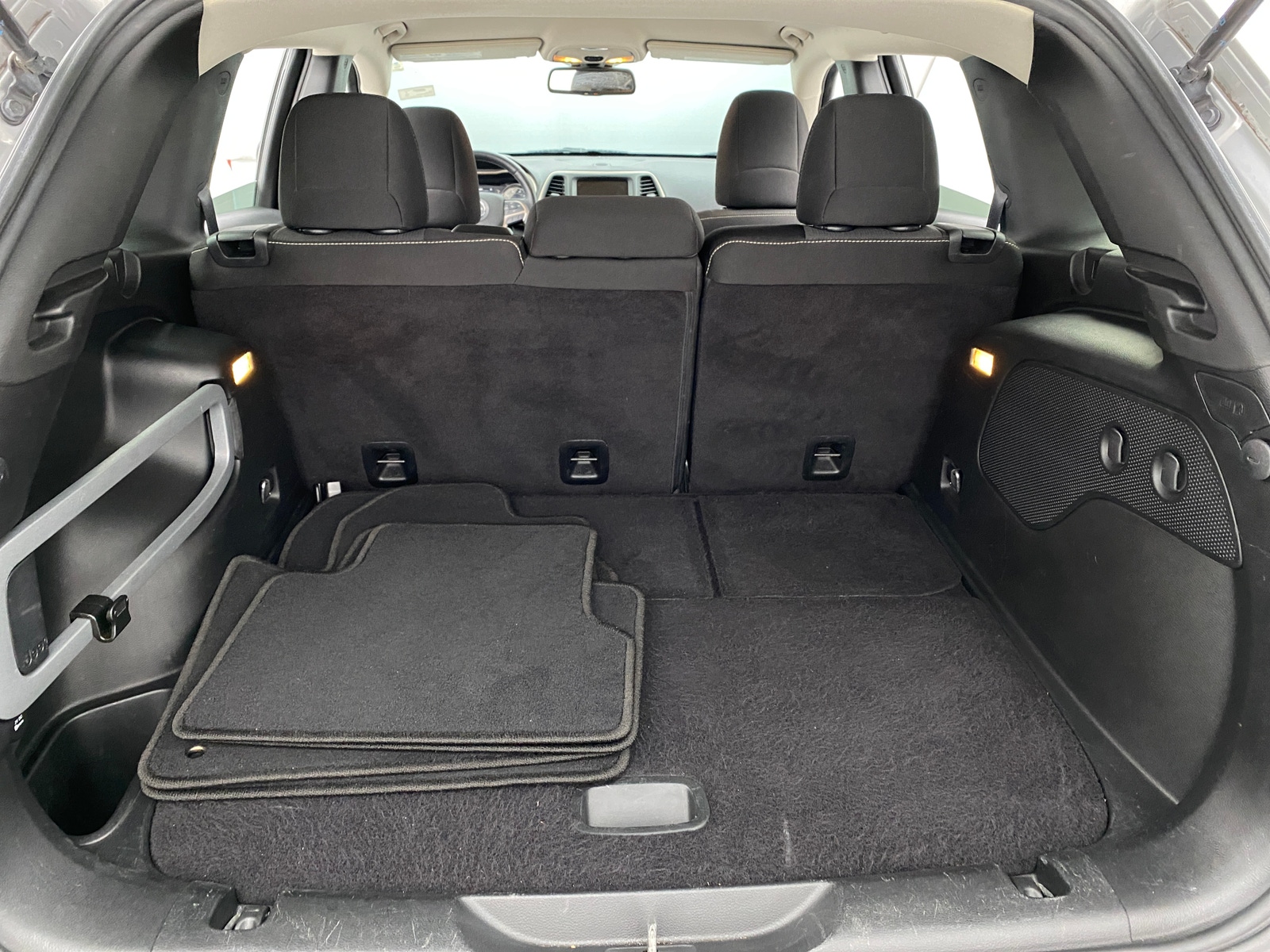 Thumbnail: 2015 Jeep Cherokee - 7