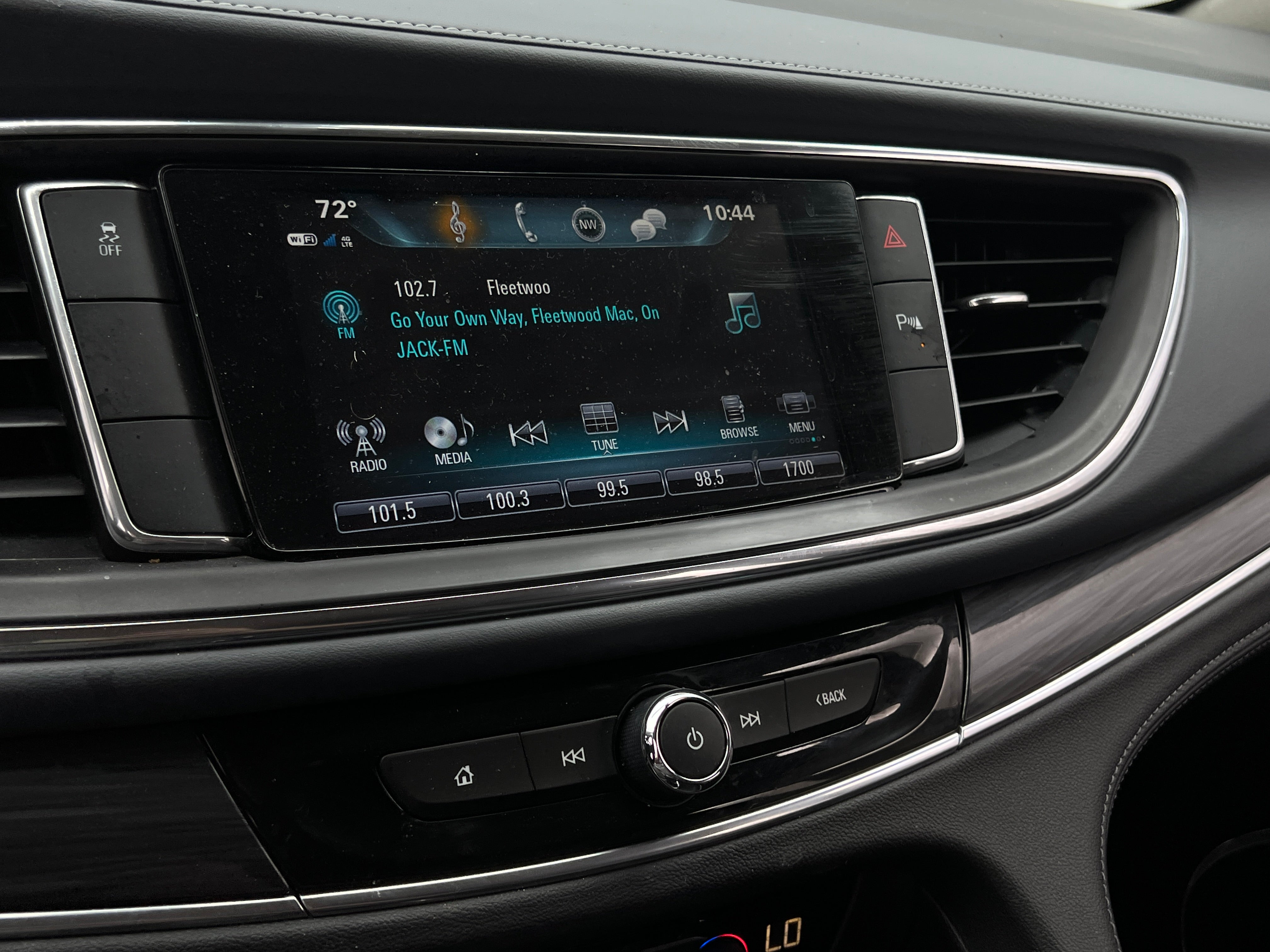 2019 Buick Enclave Essence 3