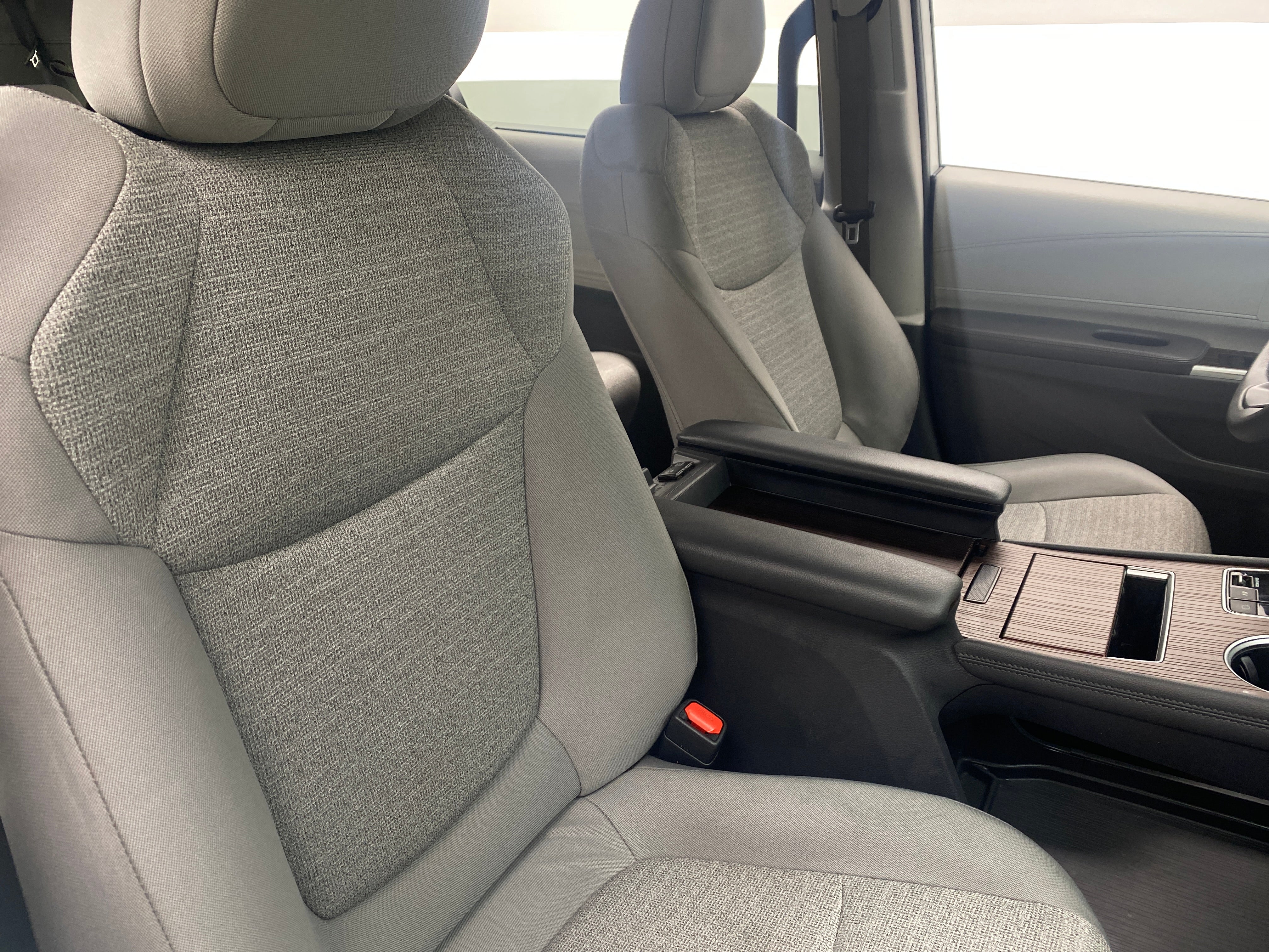 2021 Toyota Sienna LE 2
