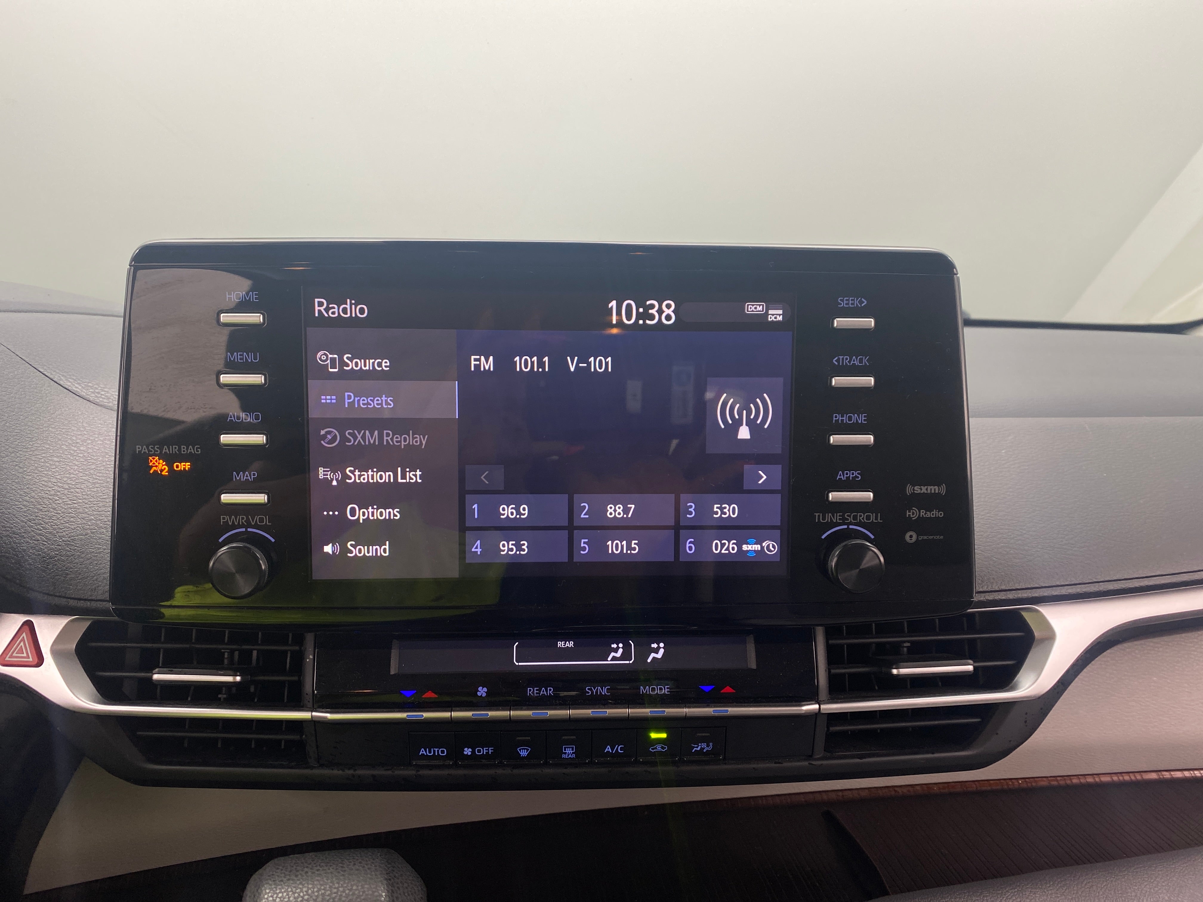 2021 Toyota Sienna LE 4