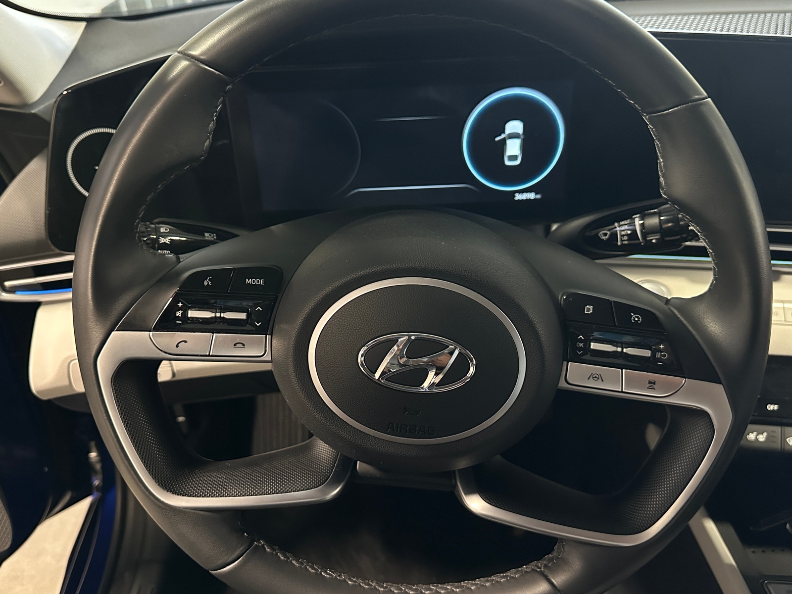 Thumbnail: 2023 Hyundai Elantra - 4