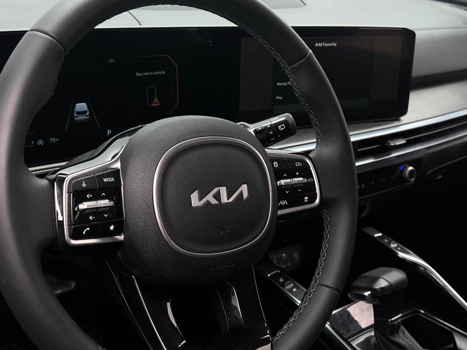 Thumbnail: 2024 Kia Sorento - 4