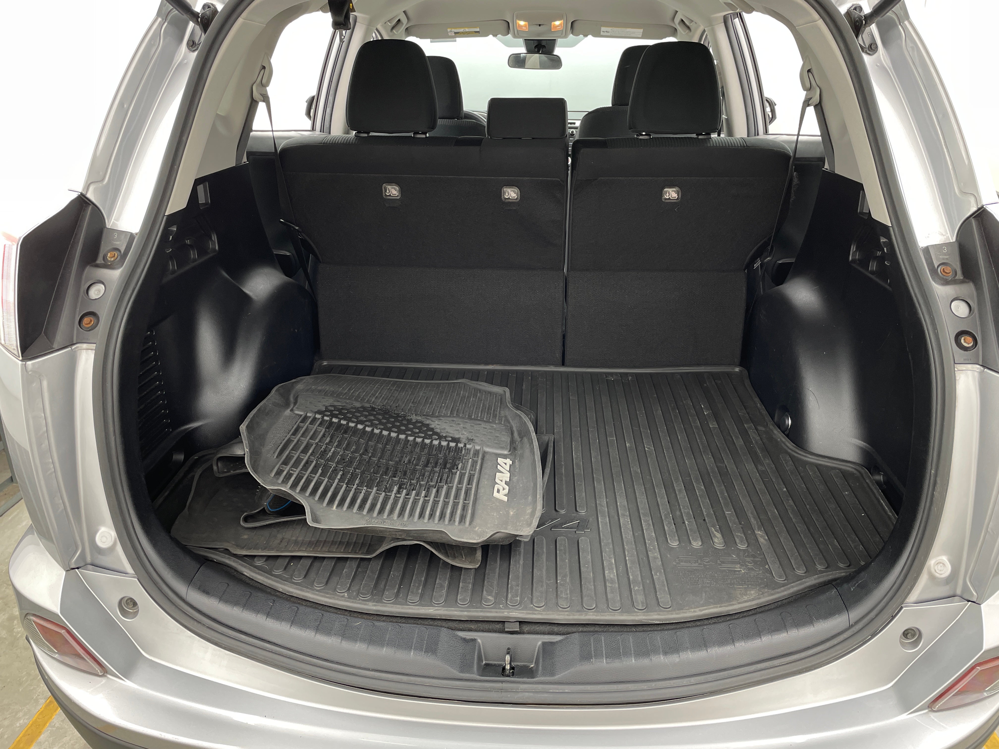 2018 Toyota RAV4 LE 7