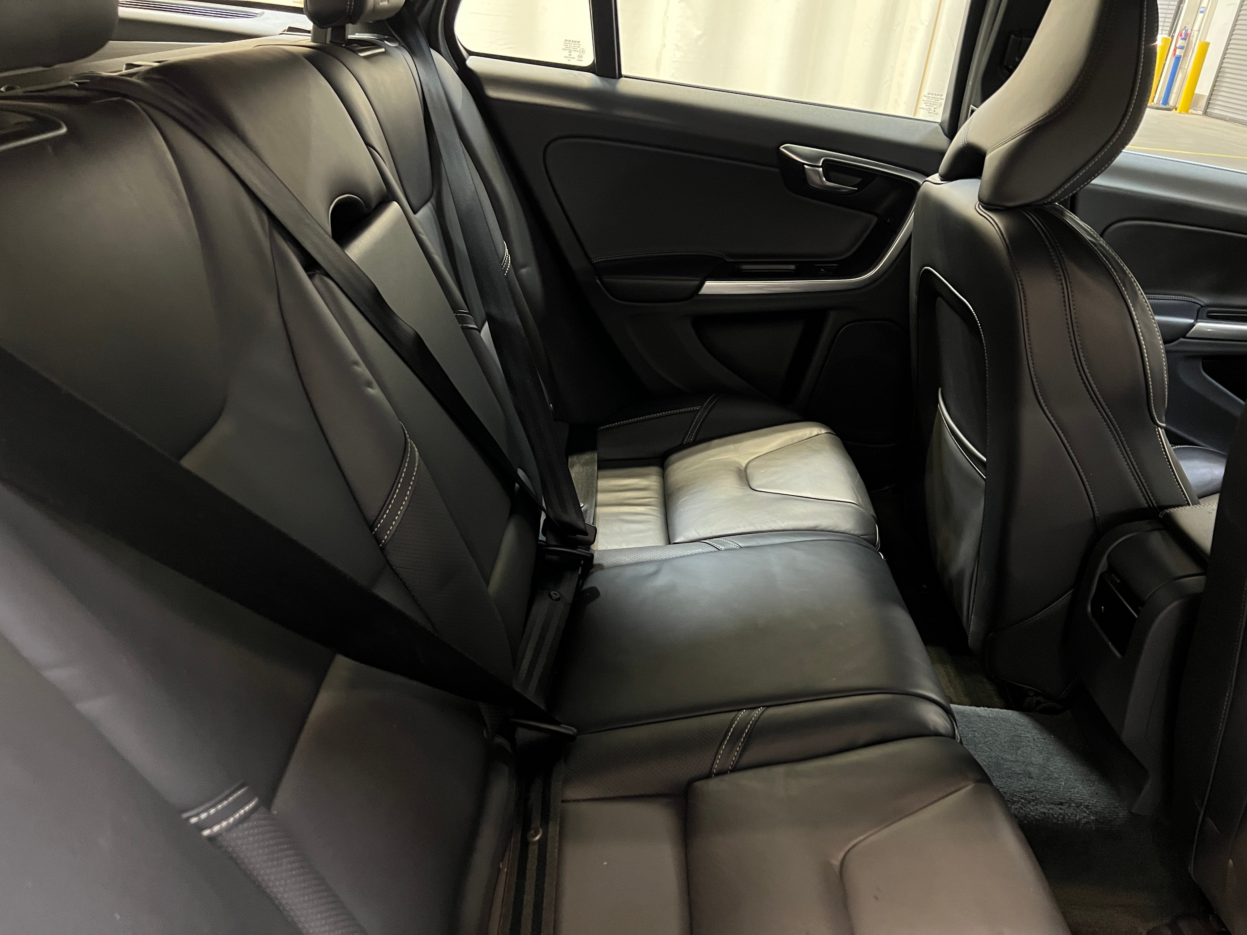 2018 Volvo V60 T6 R-Design 5