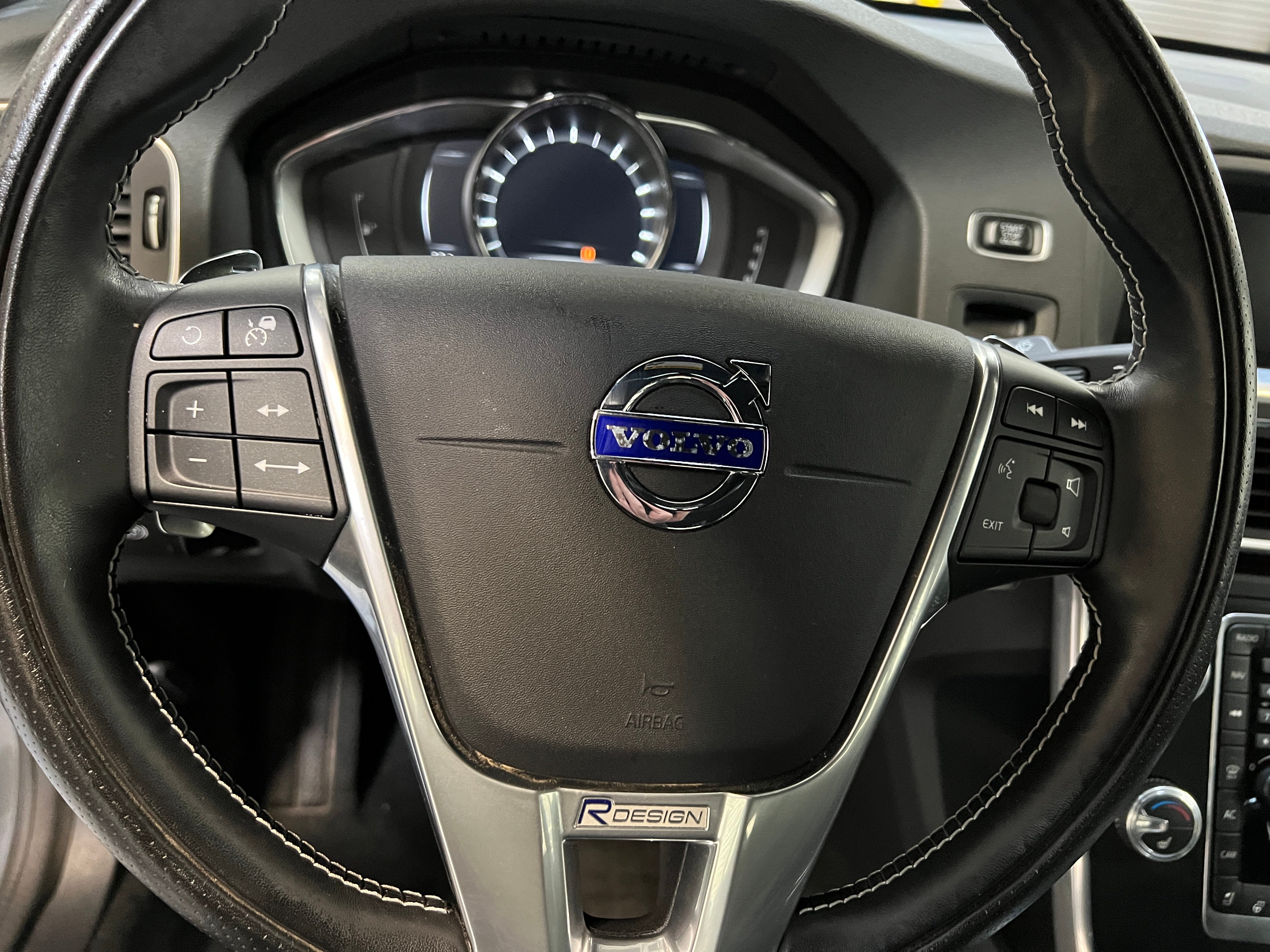 2018 Volvo V60 T6 R-Design 4