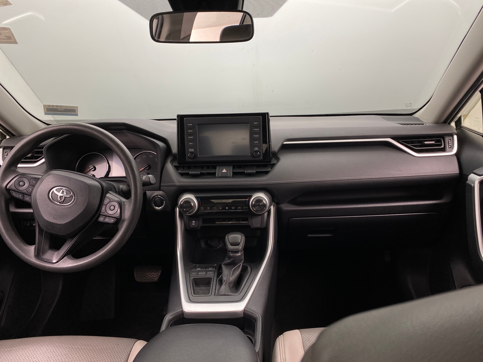Thumbnail: 2019 Toyota RAV4 - 3