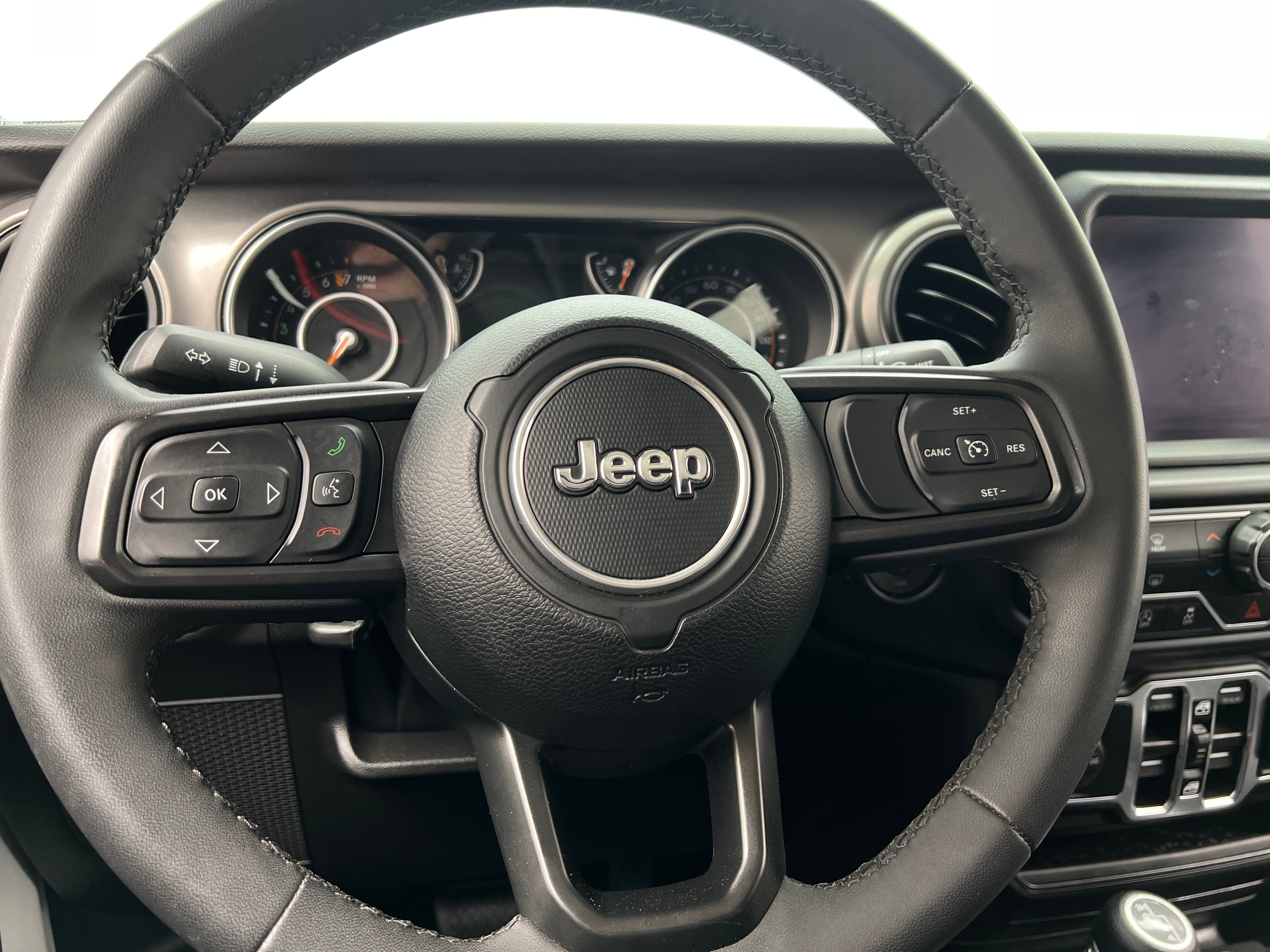 Thumbnail: 2023 Jeep Gladiator - 5