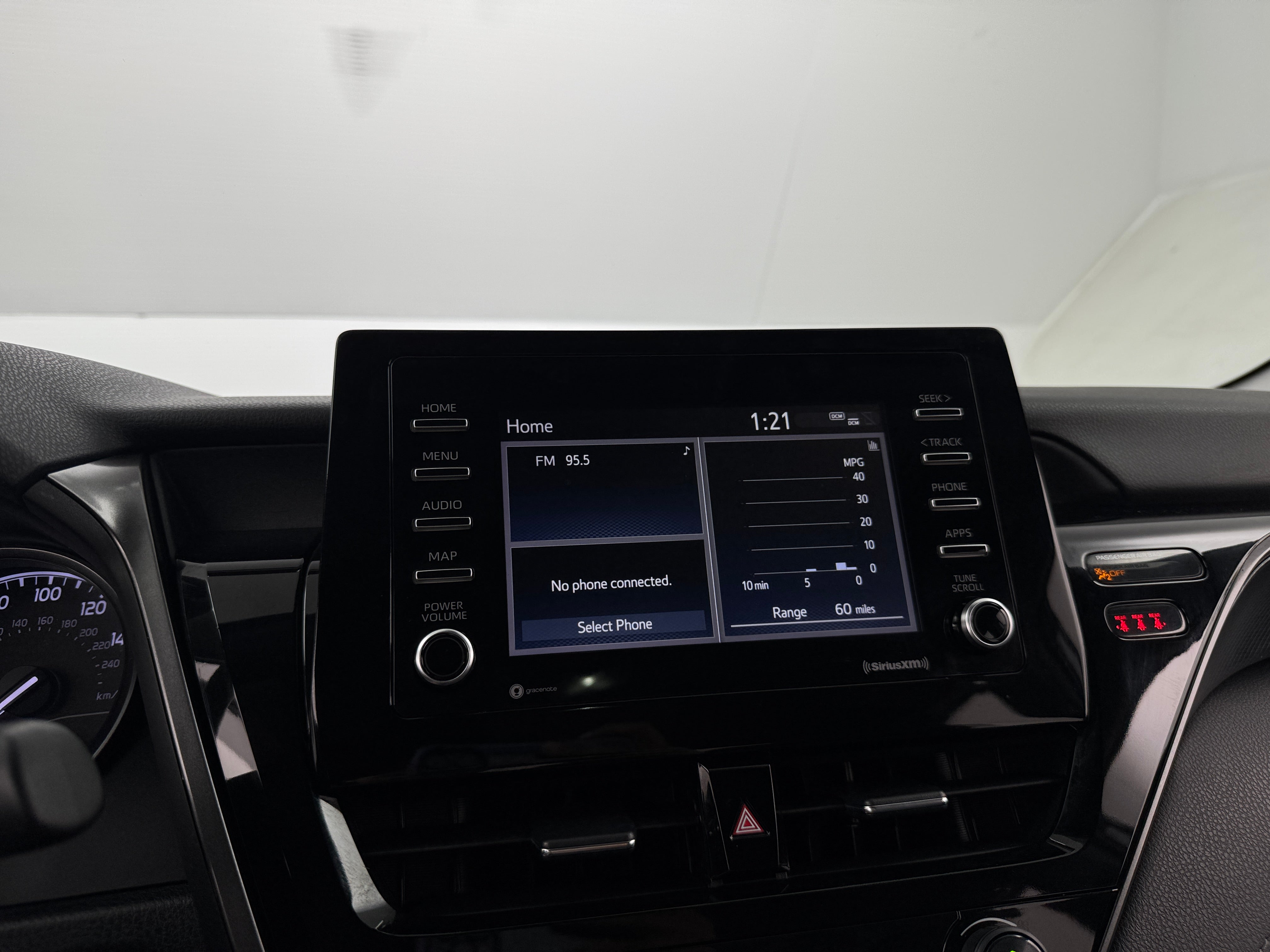 2021 Toyota Camry SE 3