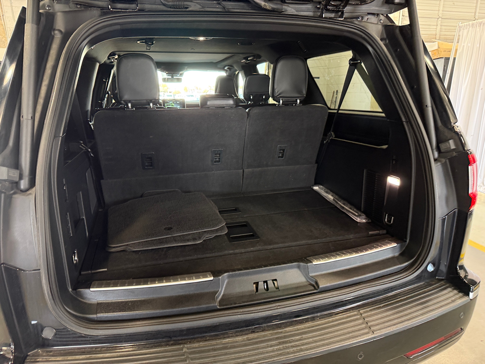 Thumbnail: 2021 Lincoln Navigator L - 6