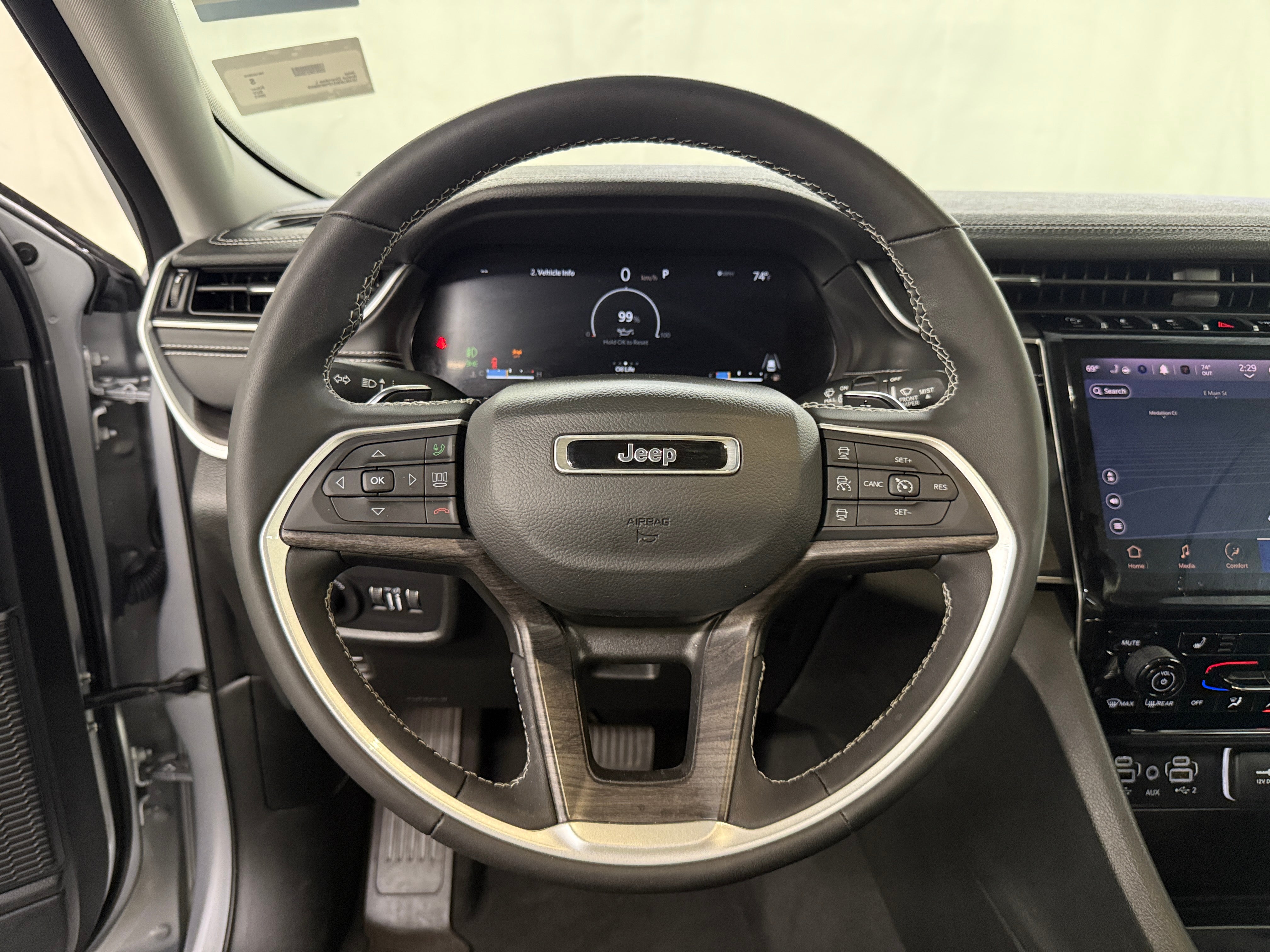 Thumbnail: 2023 Jeep Grand Cherokee L - 4