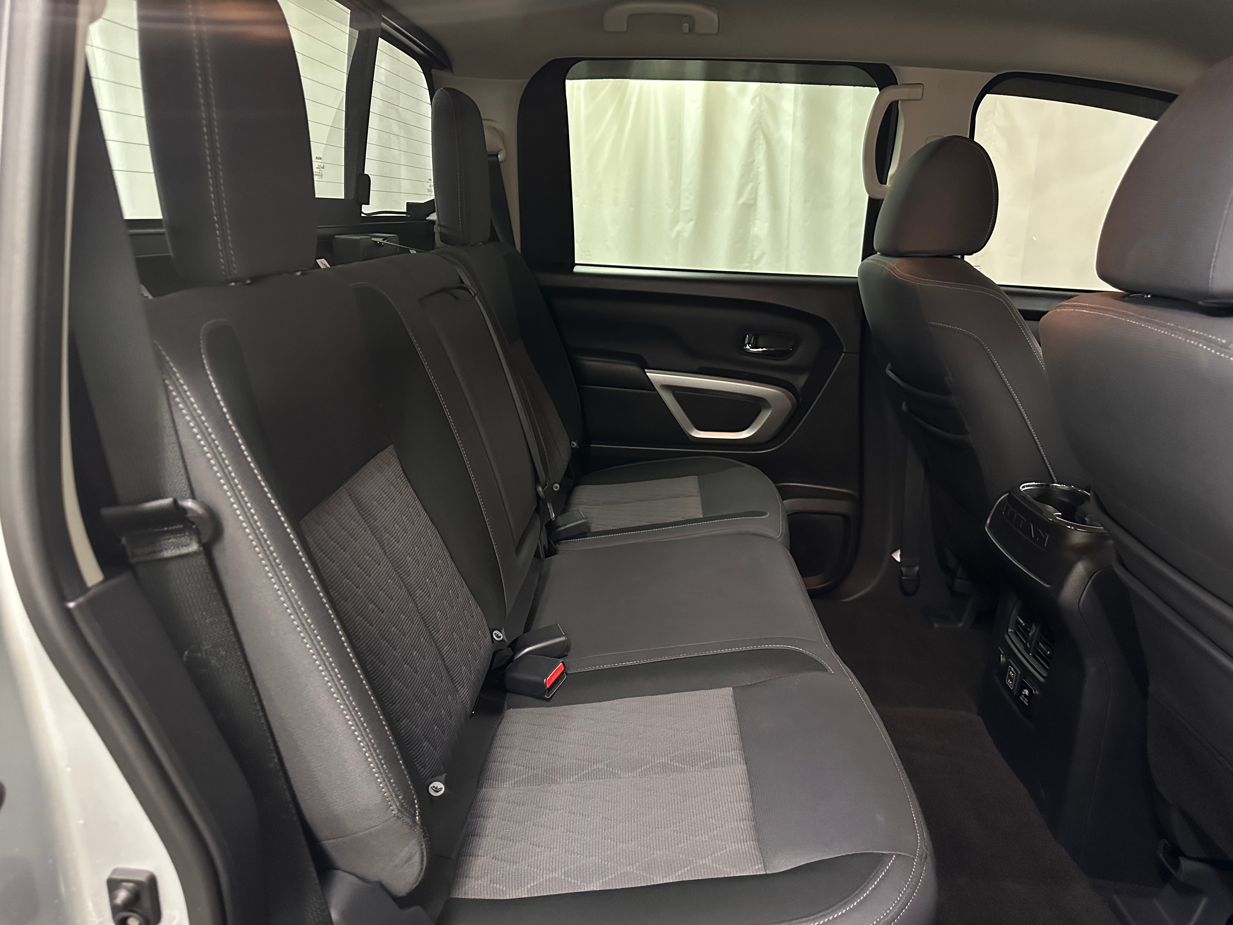 2020 Nissan Titan SV 6