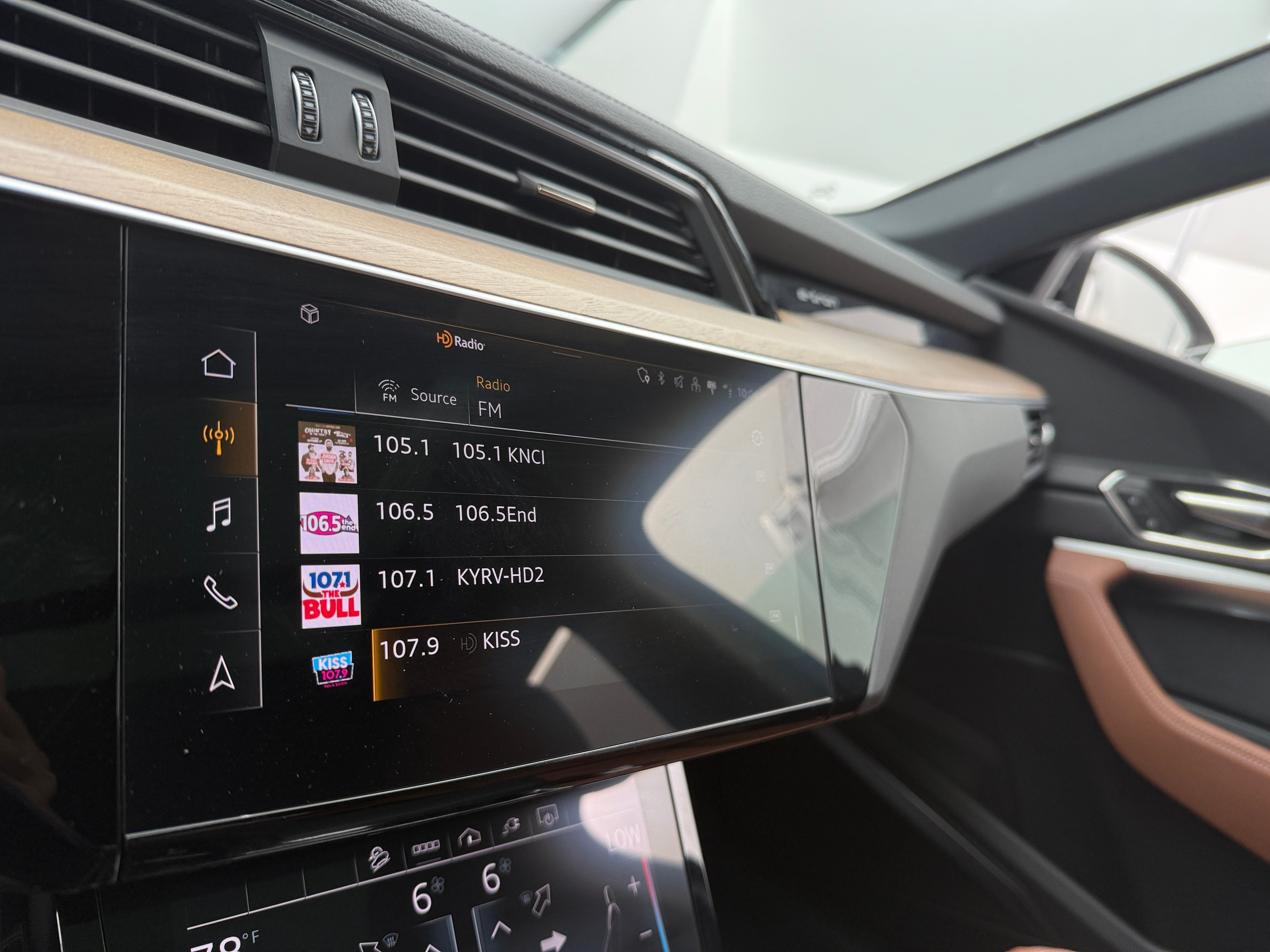 Thumbnail: 2024 Audi Q8 e-tron - 3