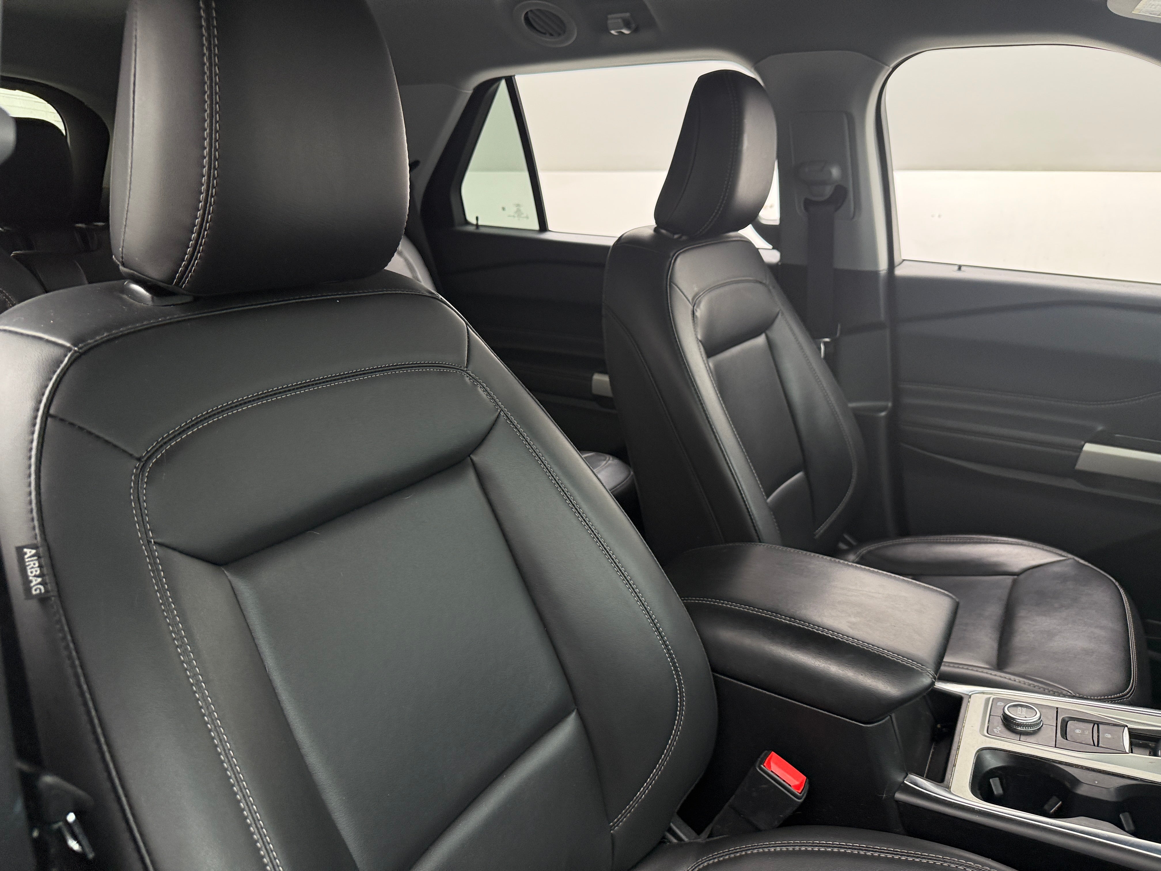 2022 Ford Explorer XLT 2