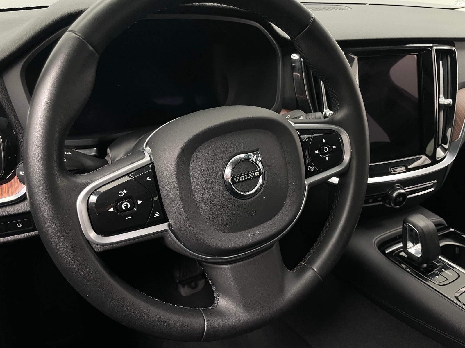Thumbnail: 2023 Volvo S60 - 4