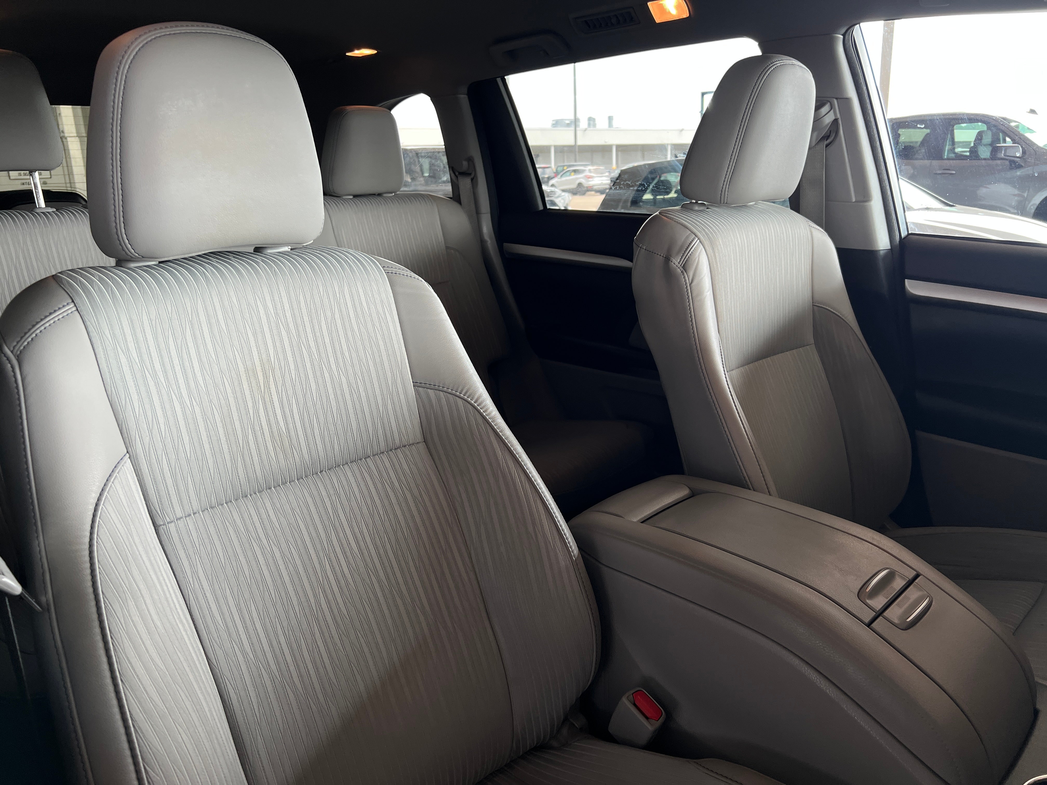 2016 Toyota Highlander Plus 2