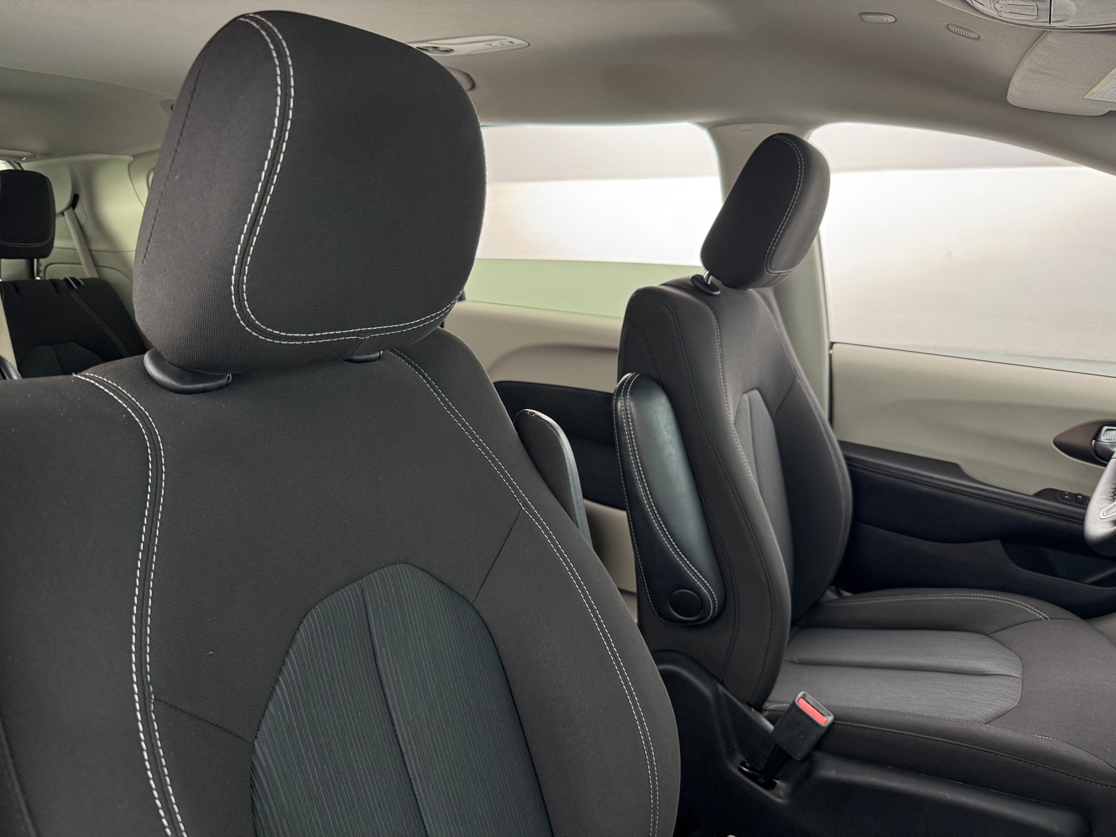 Thumbnail: 2022 Chrysler Voyager - 2