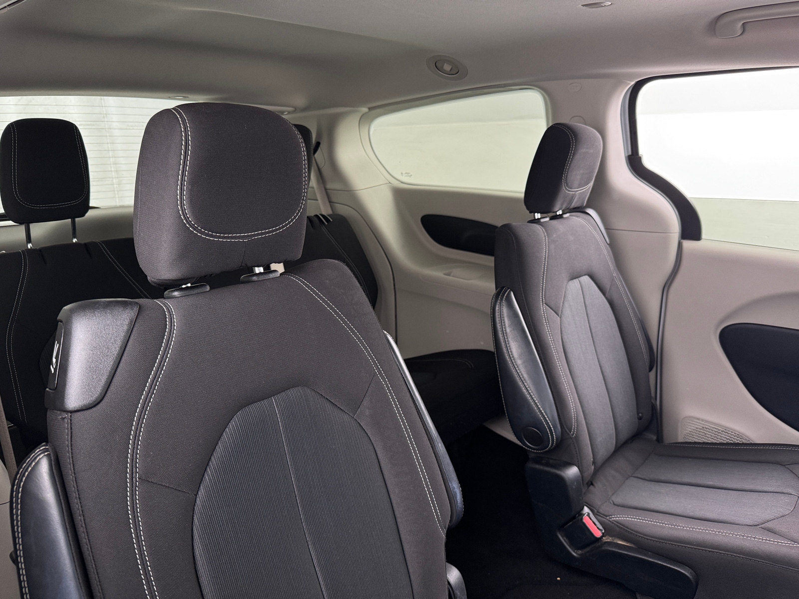 Thumbnail: 2022 Chrysler Voyager - 6