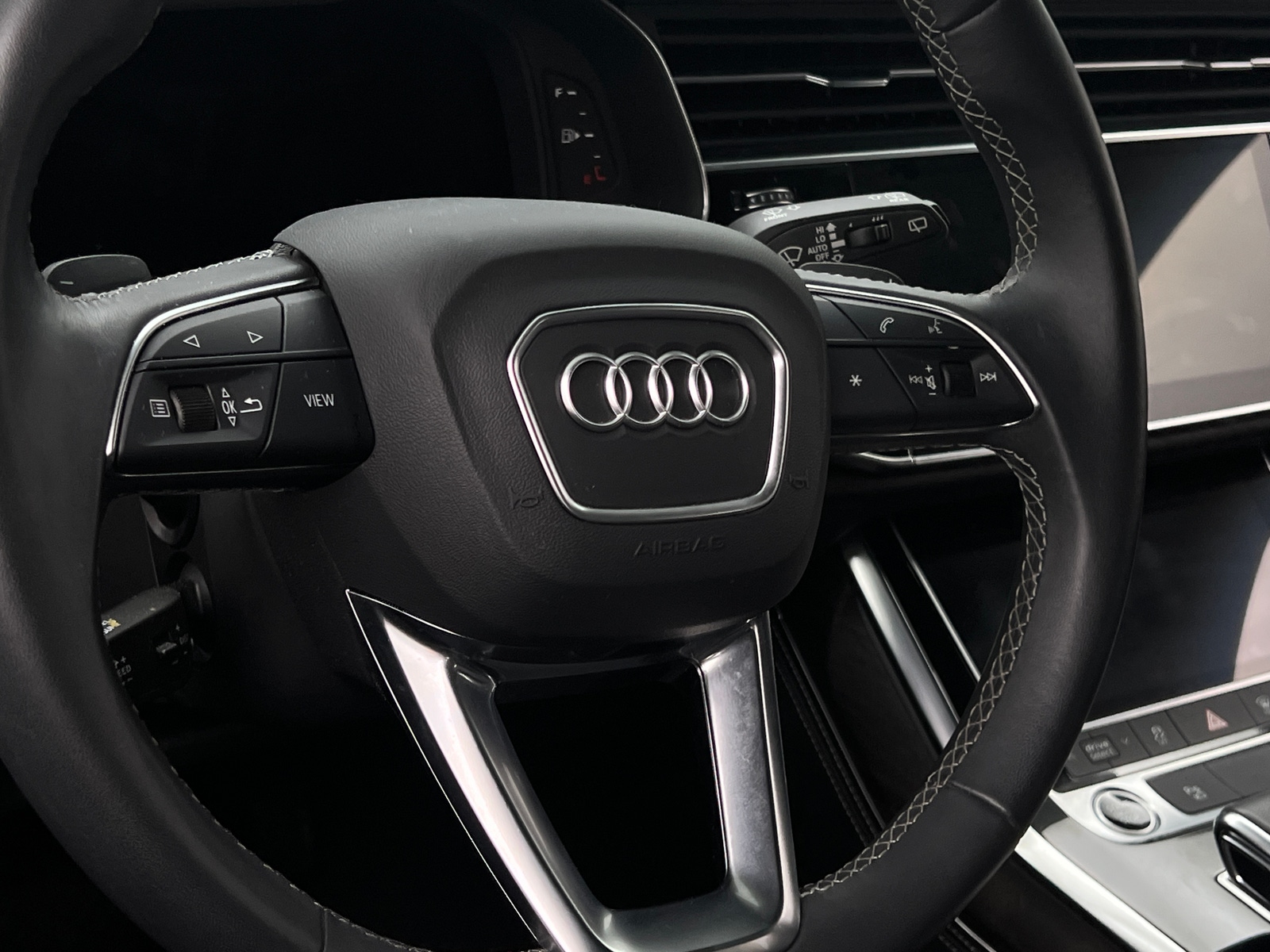 Thumbnail: 2023 Audi Q8 - 4