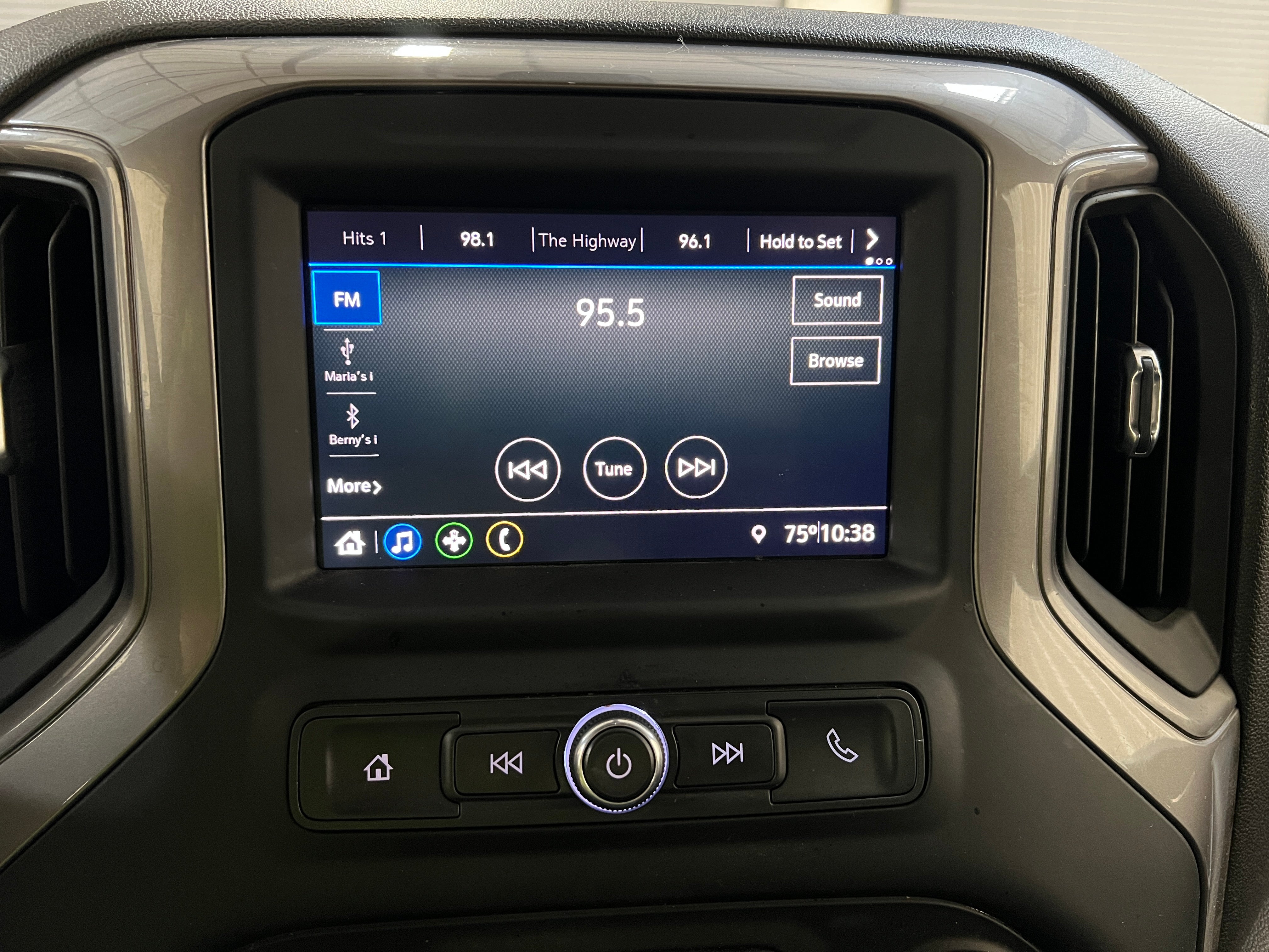 Thumbnail: 2021 Chevrolet Silverado 1500 - 4