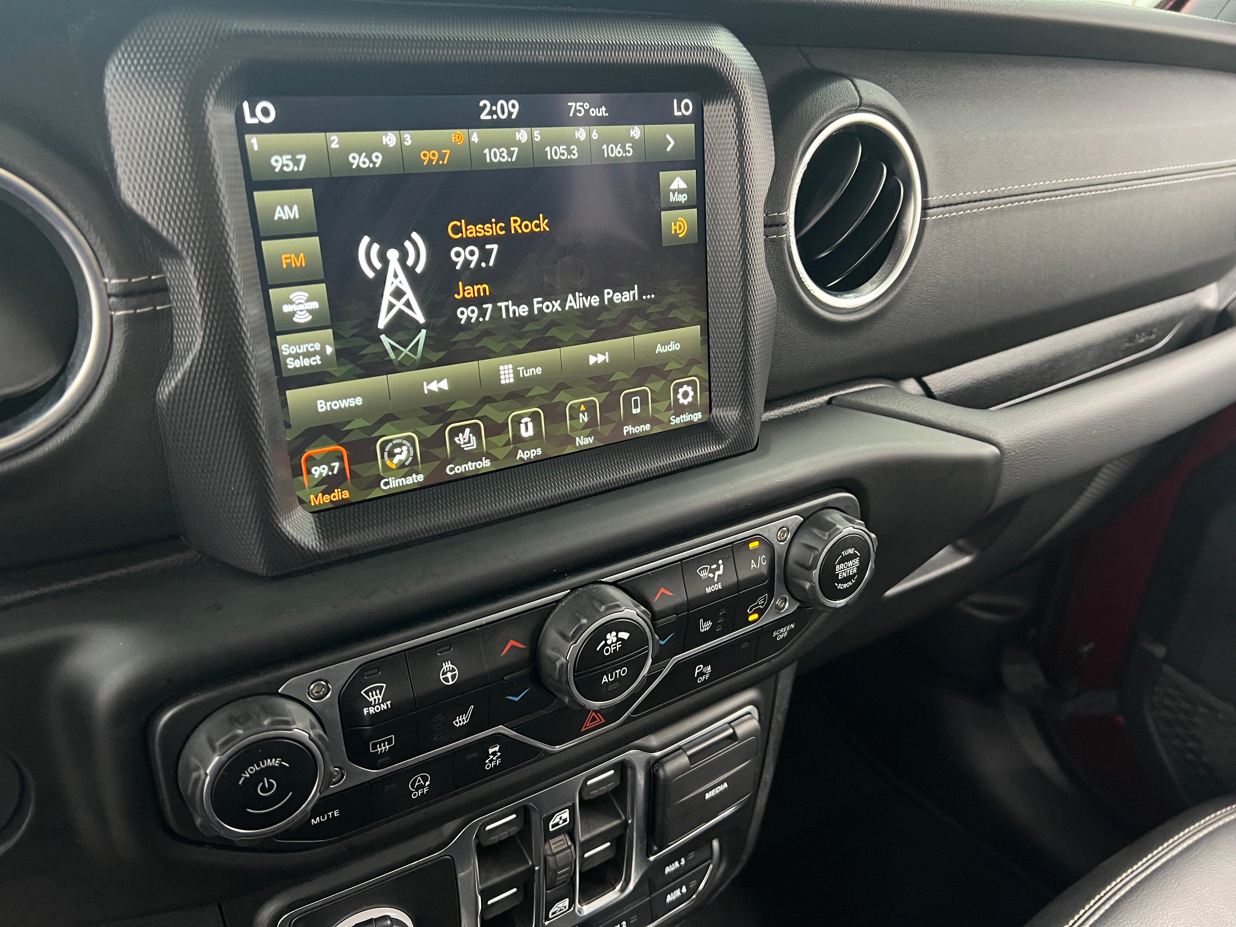 2021 Jeep Wrangler Unlimited Sahara 3