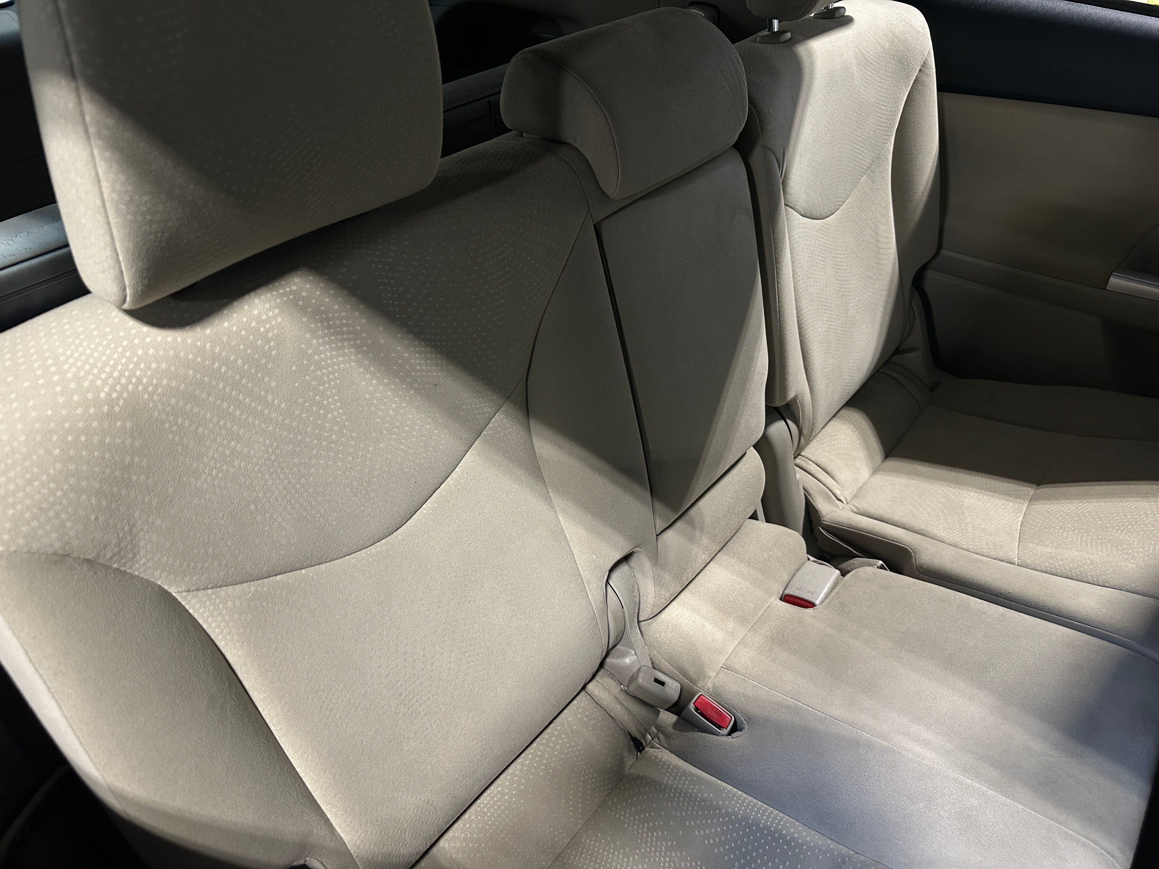2012 Toyota Prius v Two 6