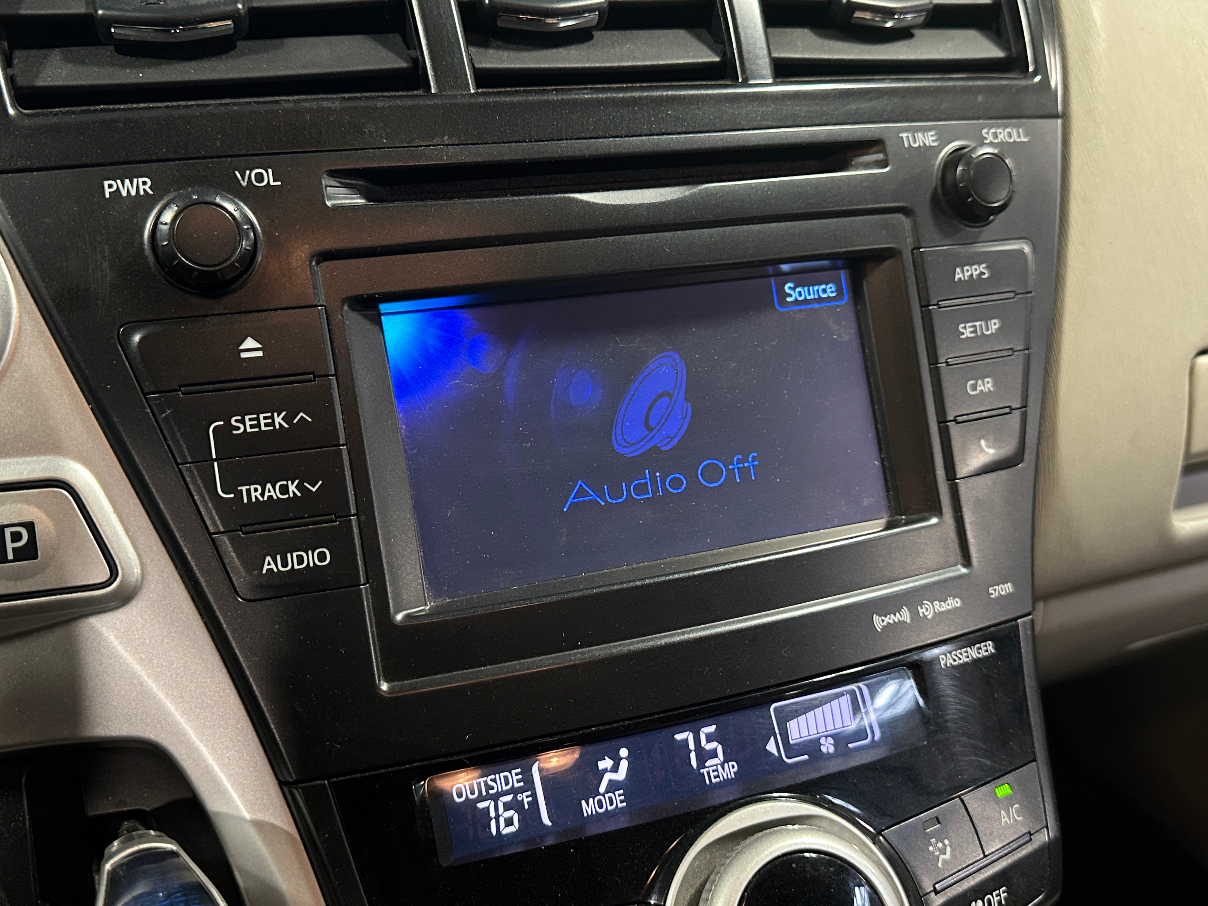 2012 Toyota Prius v Two 4