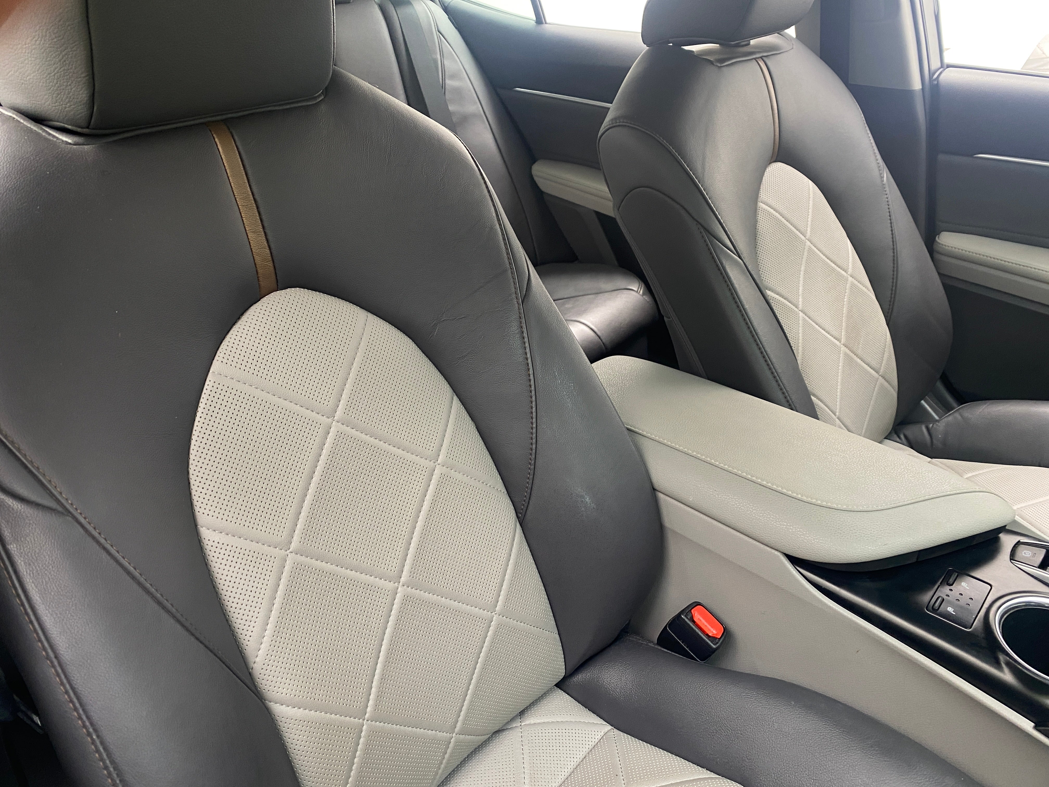2018 Toyota Camry XLE 2