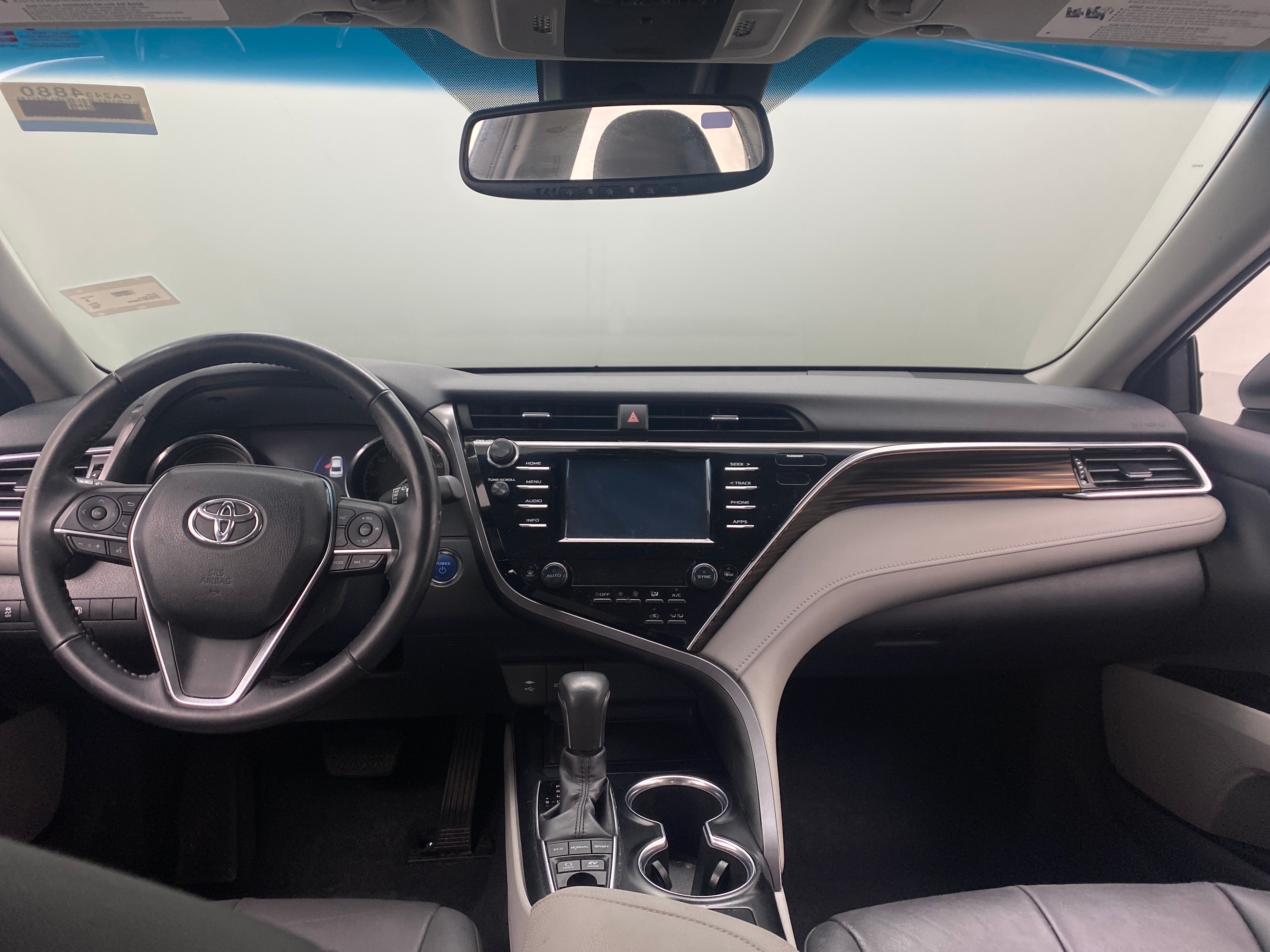 2018 Toyota Camry XLE 3
