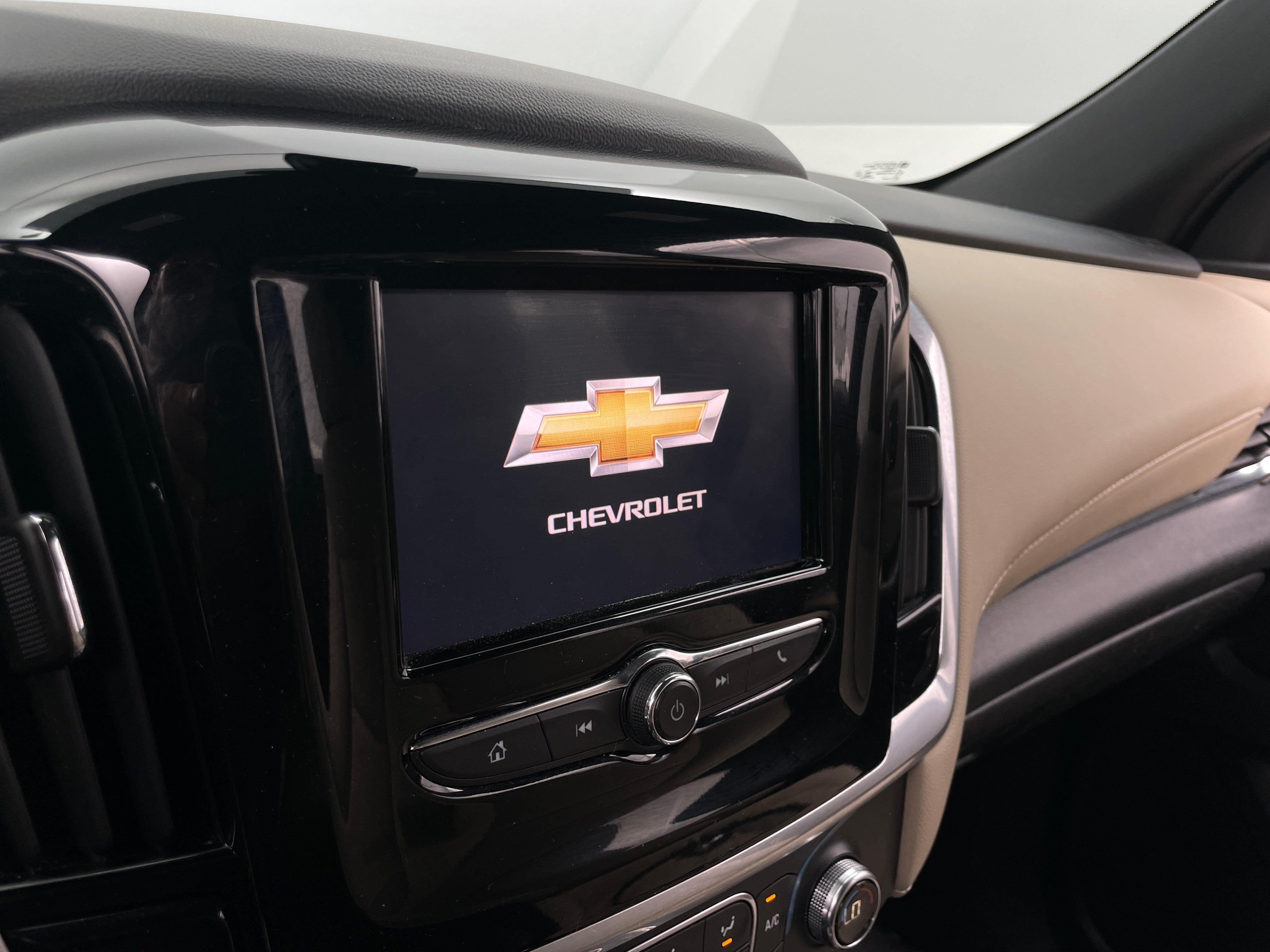 Thumbnail: 2022 Chevrolet Traverse - 4