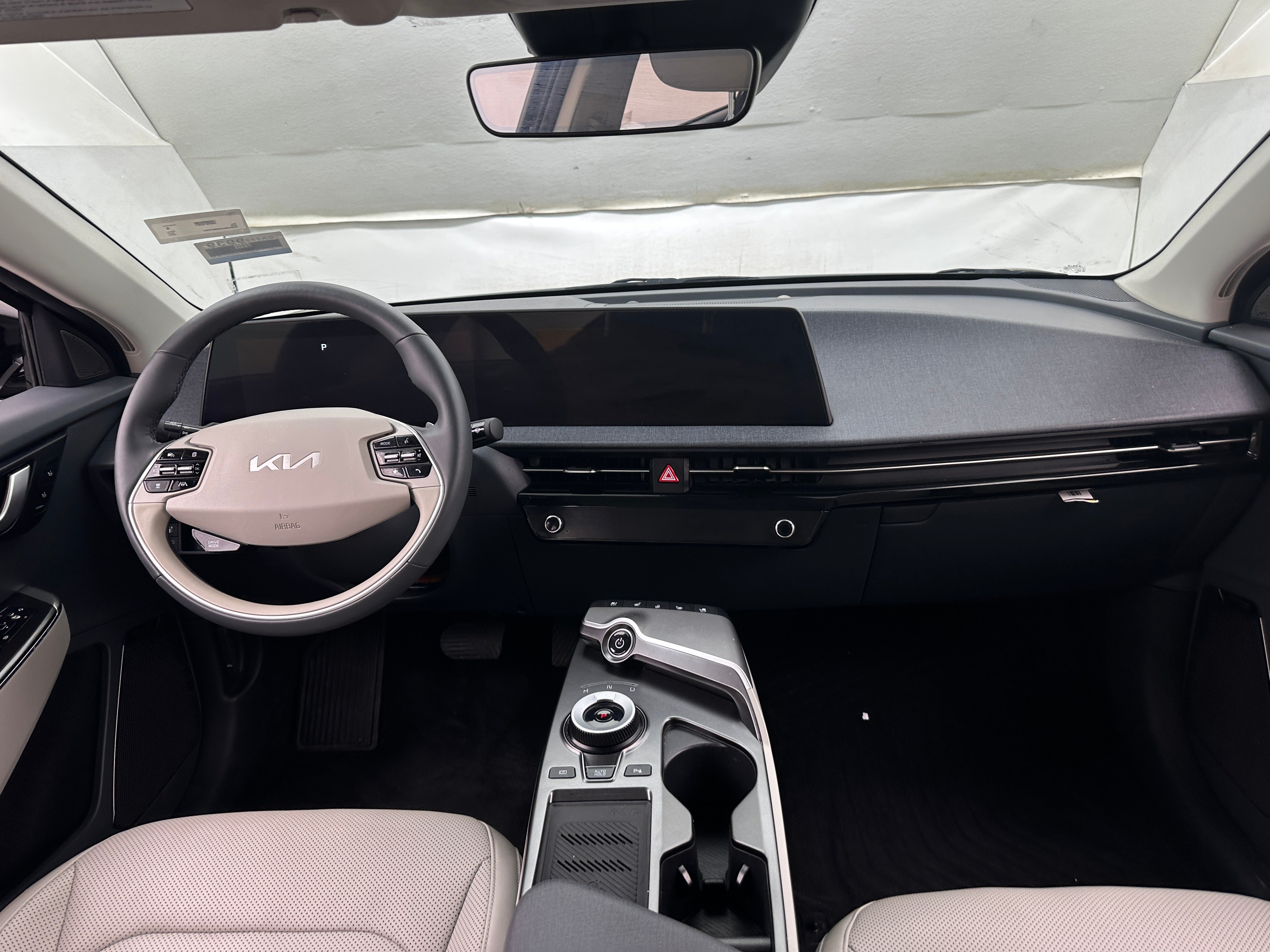 Thumbnail: 2022 Kia EV6 - 2