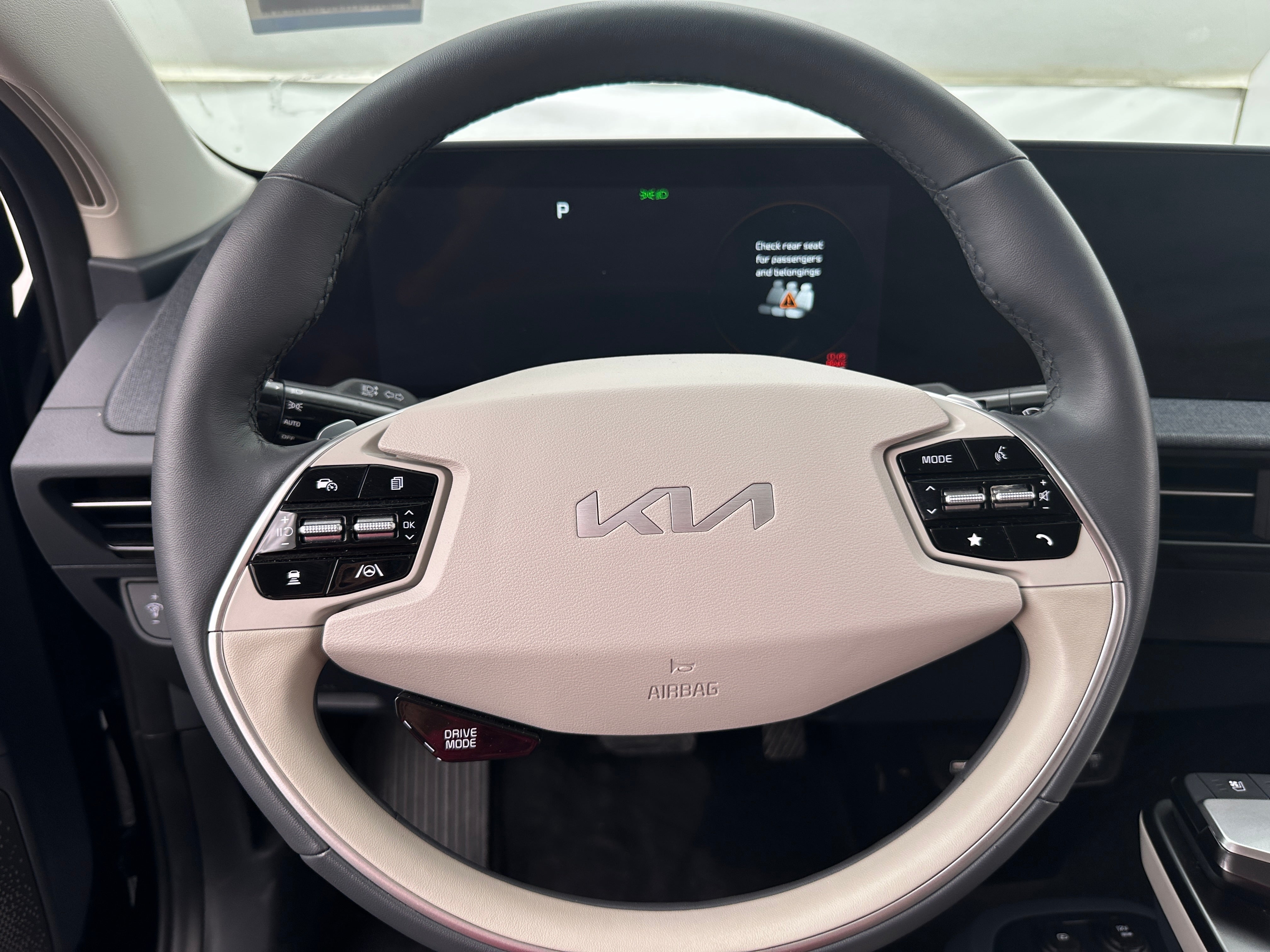 Thumbnail: 2022 Kia EV6 - 4