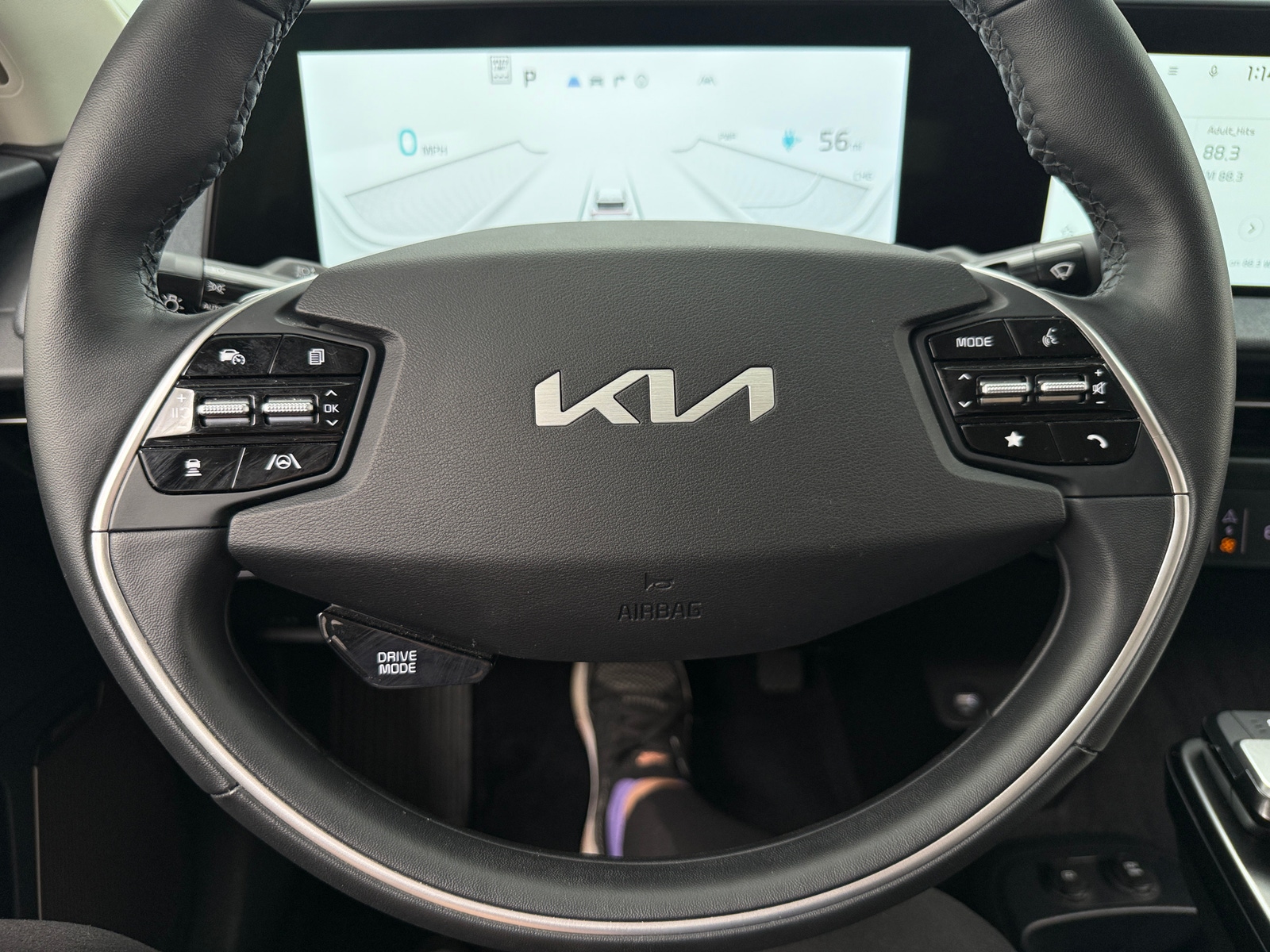 Thumbnail: 2022 Kia EV6 - 4