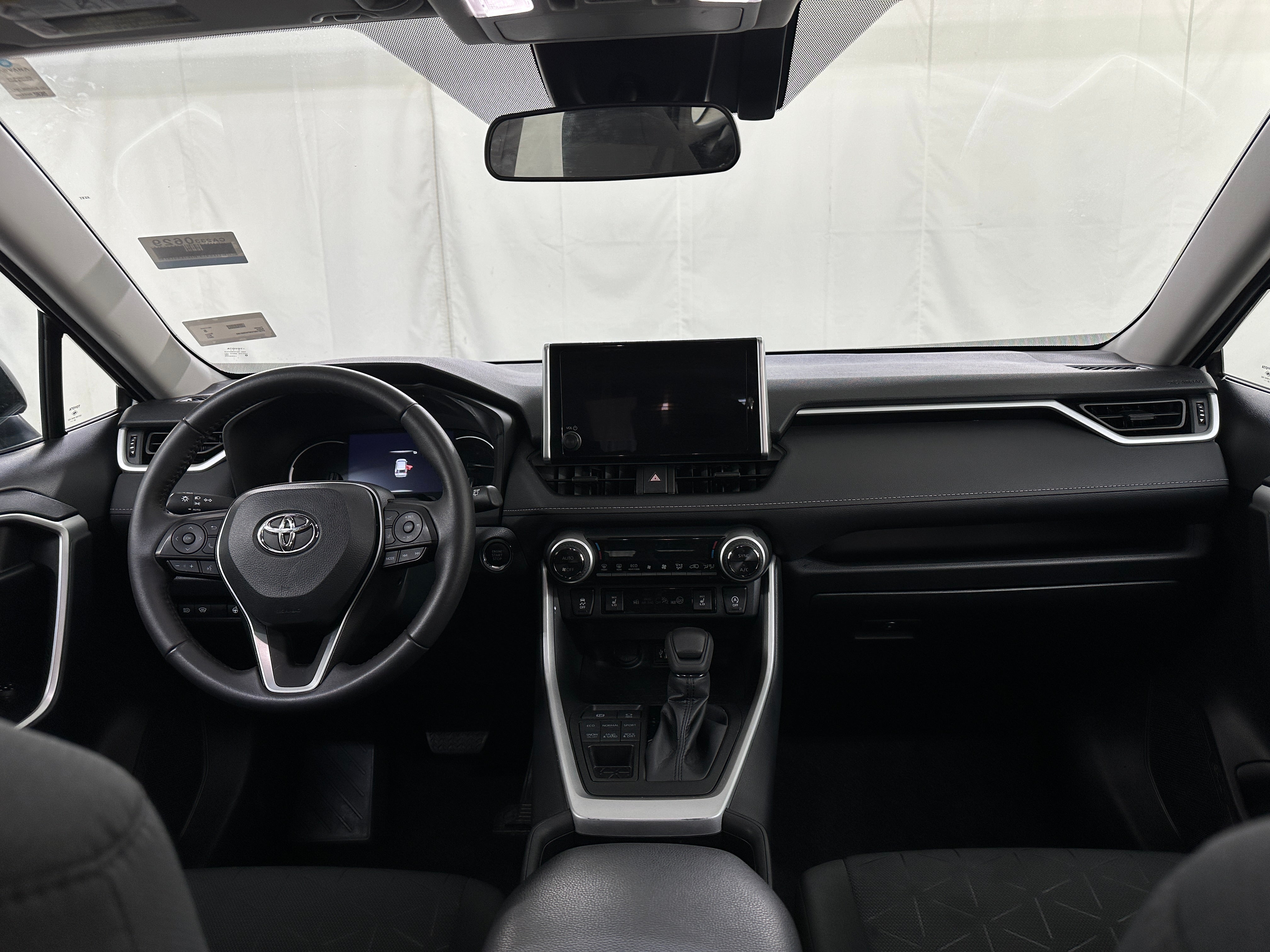 2023 Toyota RAV4 XLE 3