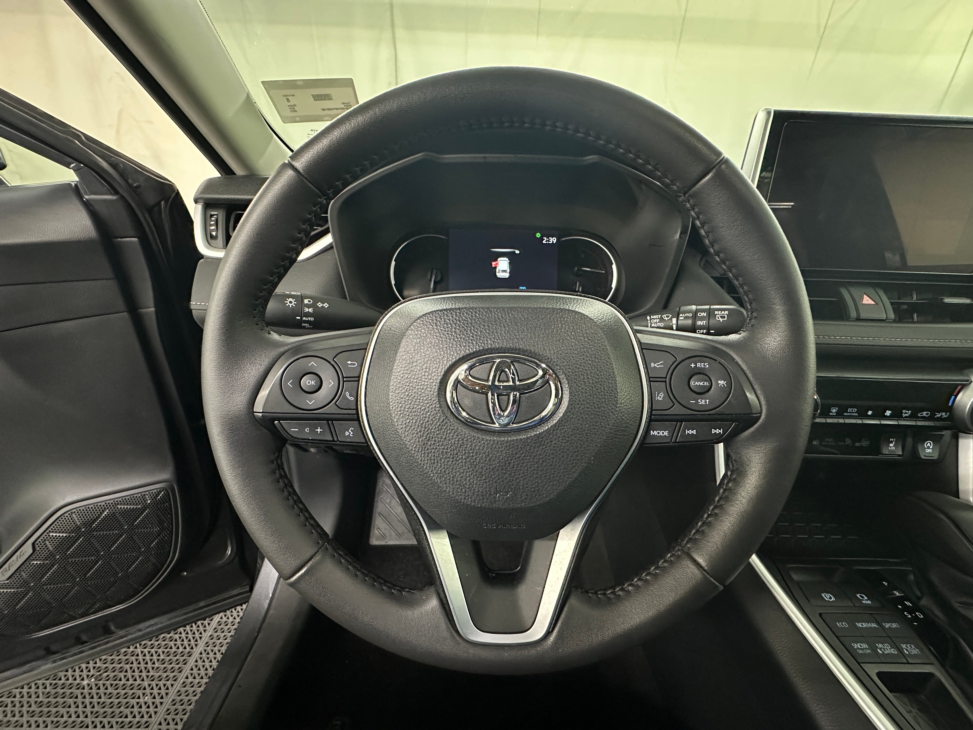 2023 Toyota RAV4 XLE 5