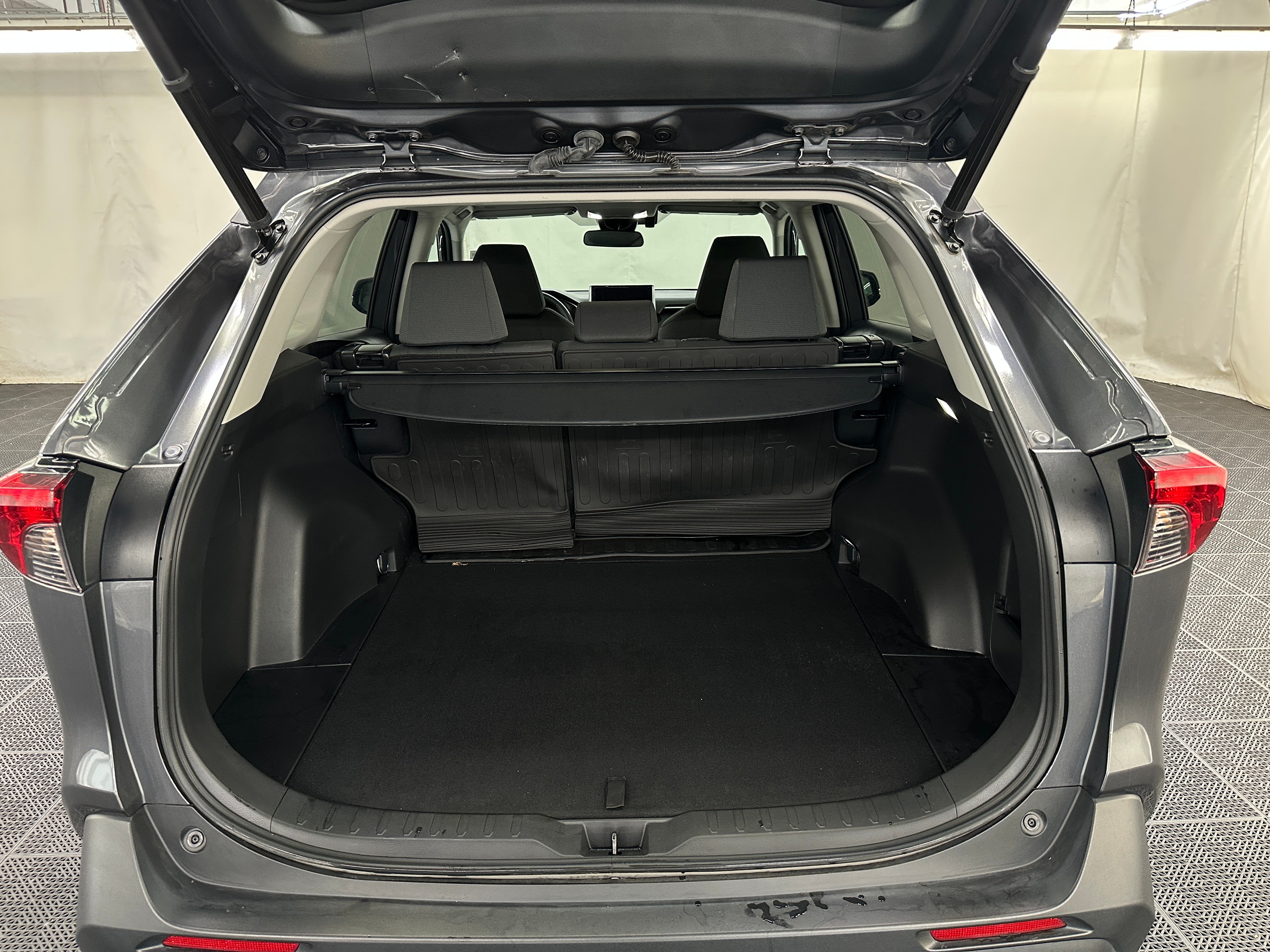 2023 Toyota RAV4 XLE 7