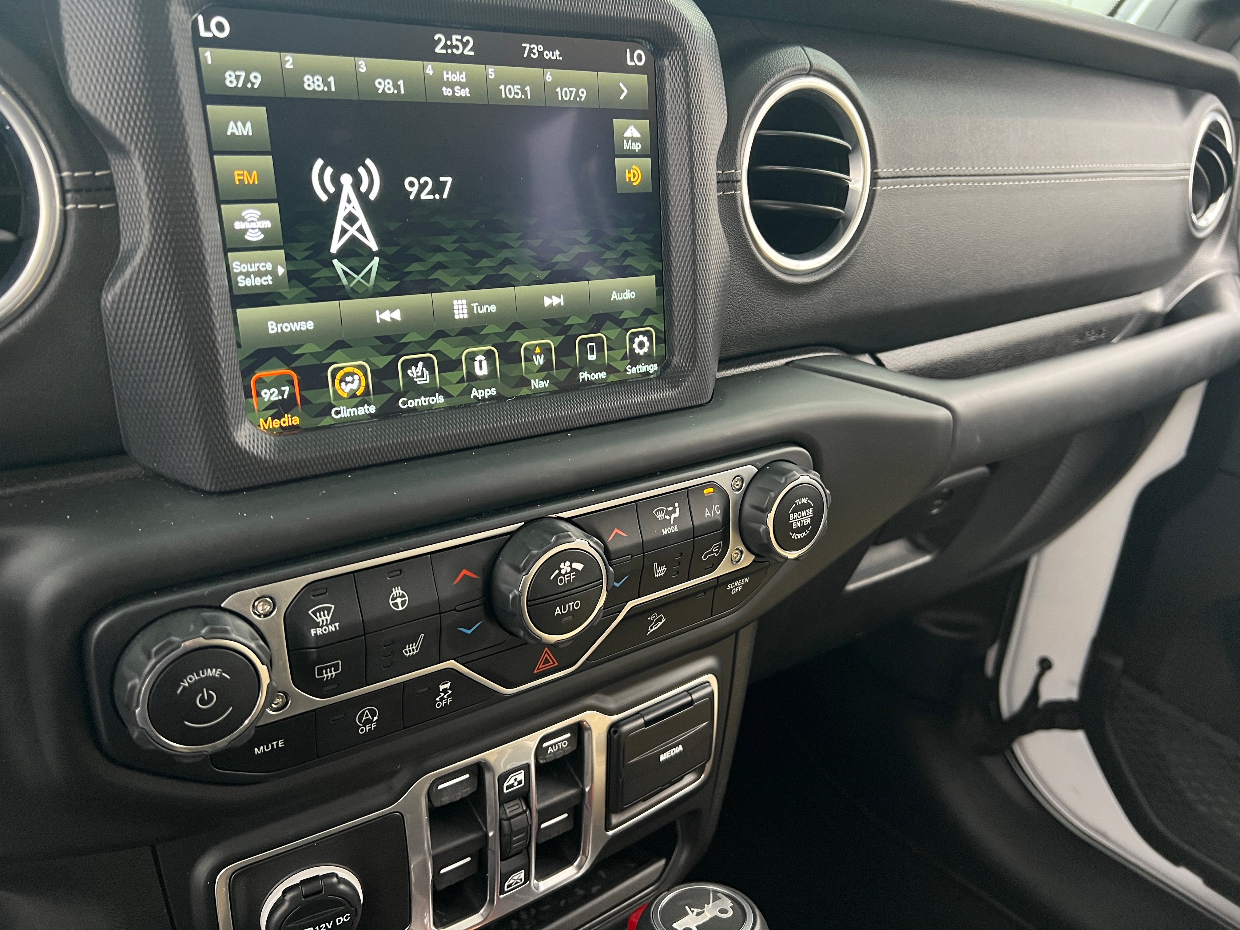 2018 Jeep Wrangler Unlimited Sahara 3