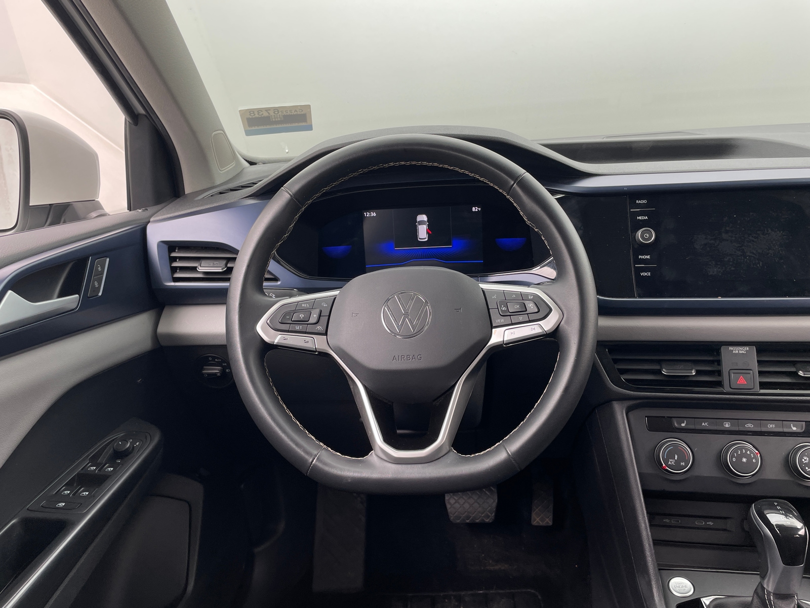 Thumbnail: 2022 Volkswagen Taos - 4